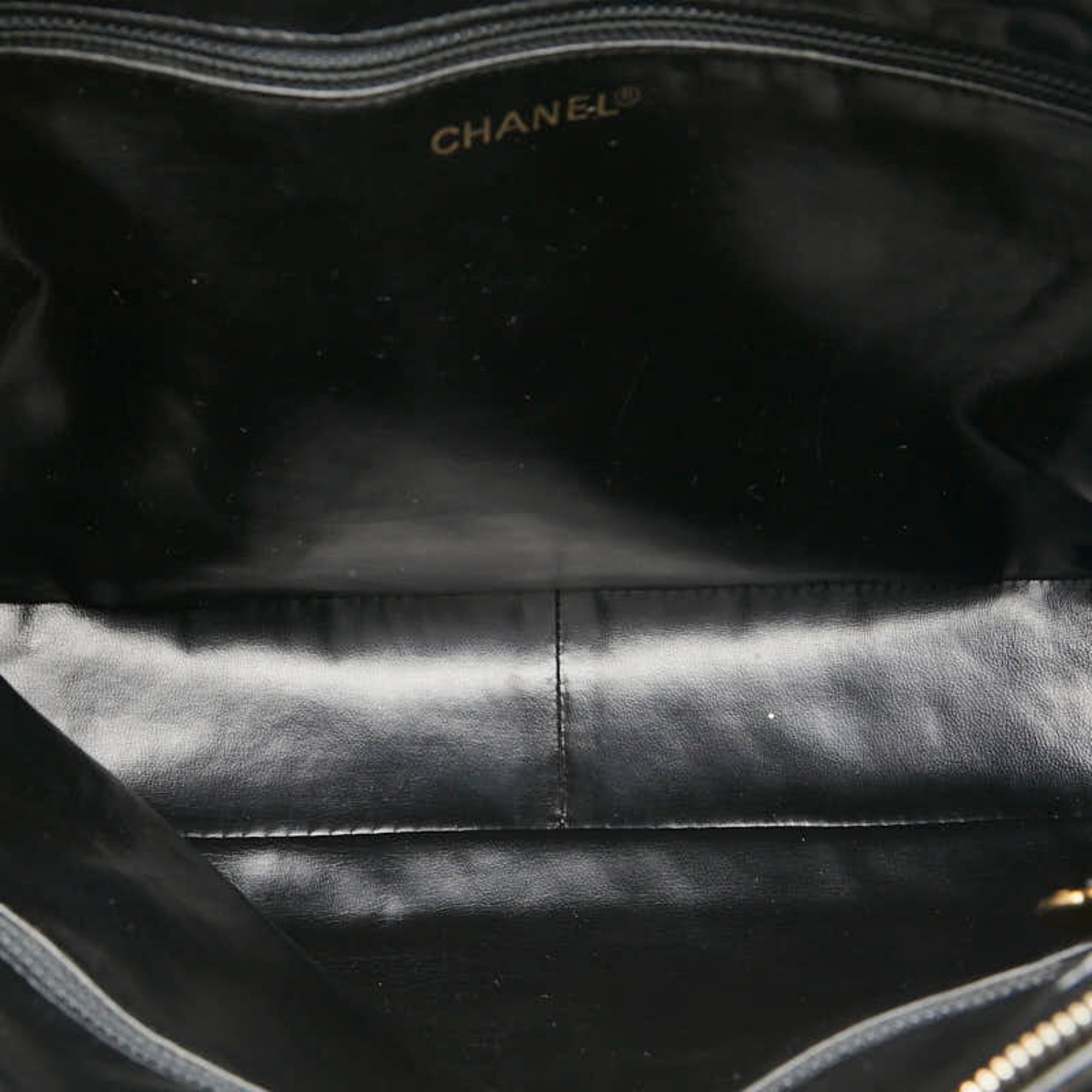 Chanel Black Grained Calfskin Handbag (Pre-Owned)