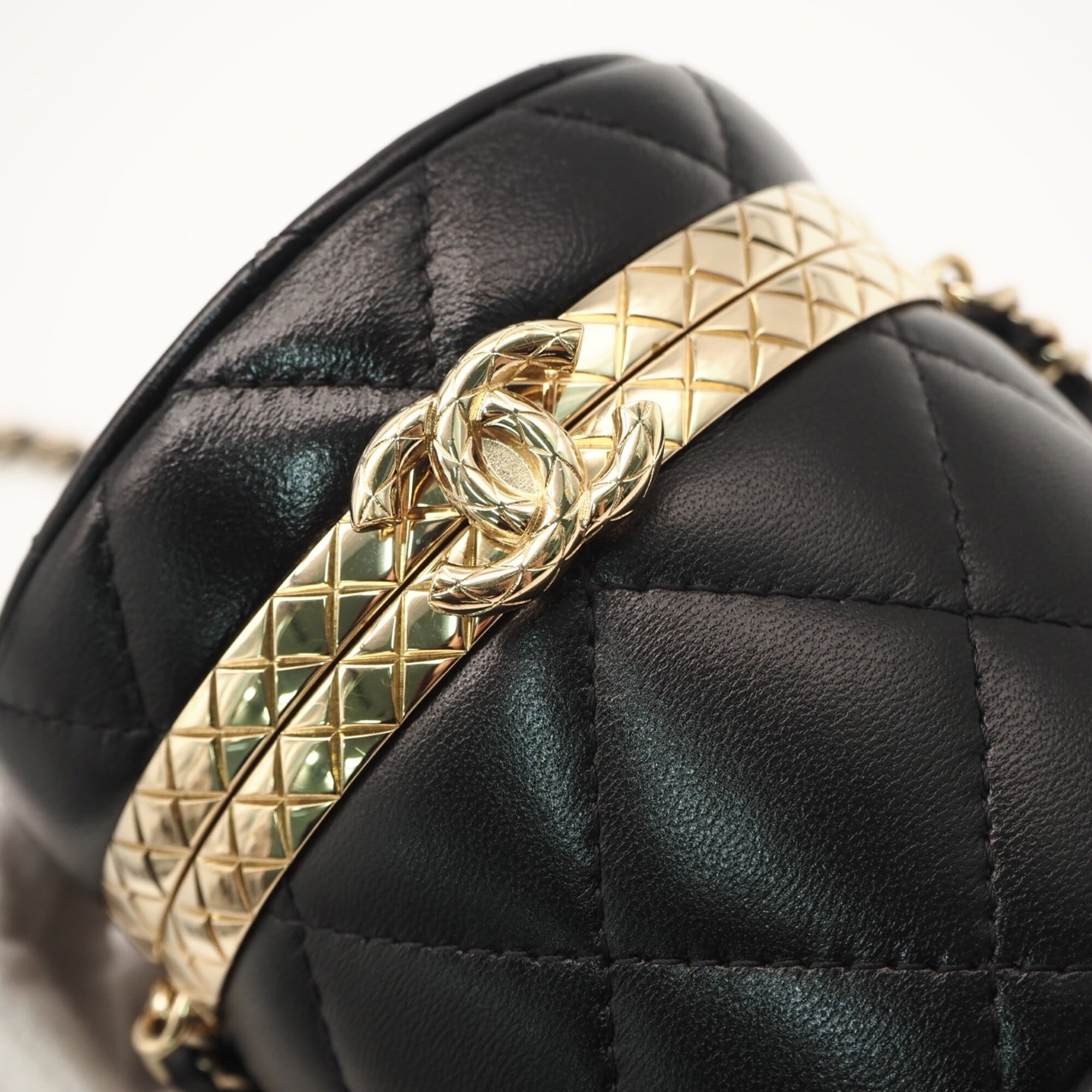 Chanel Black Shoulder Bag (Pre-Owned)