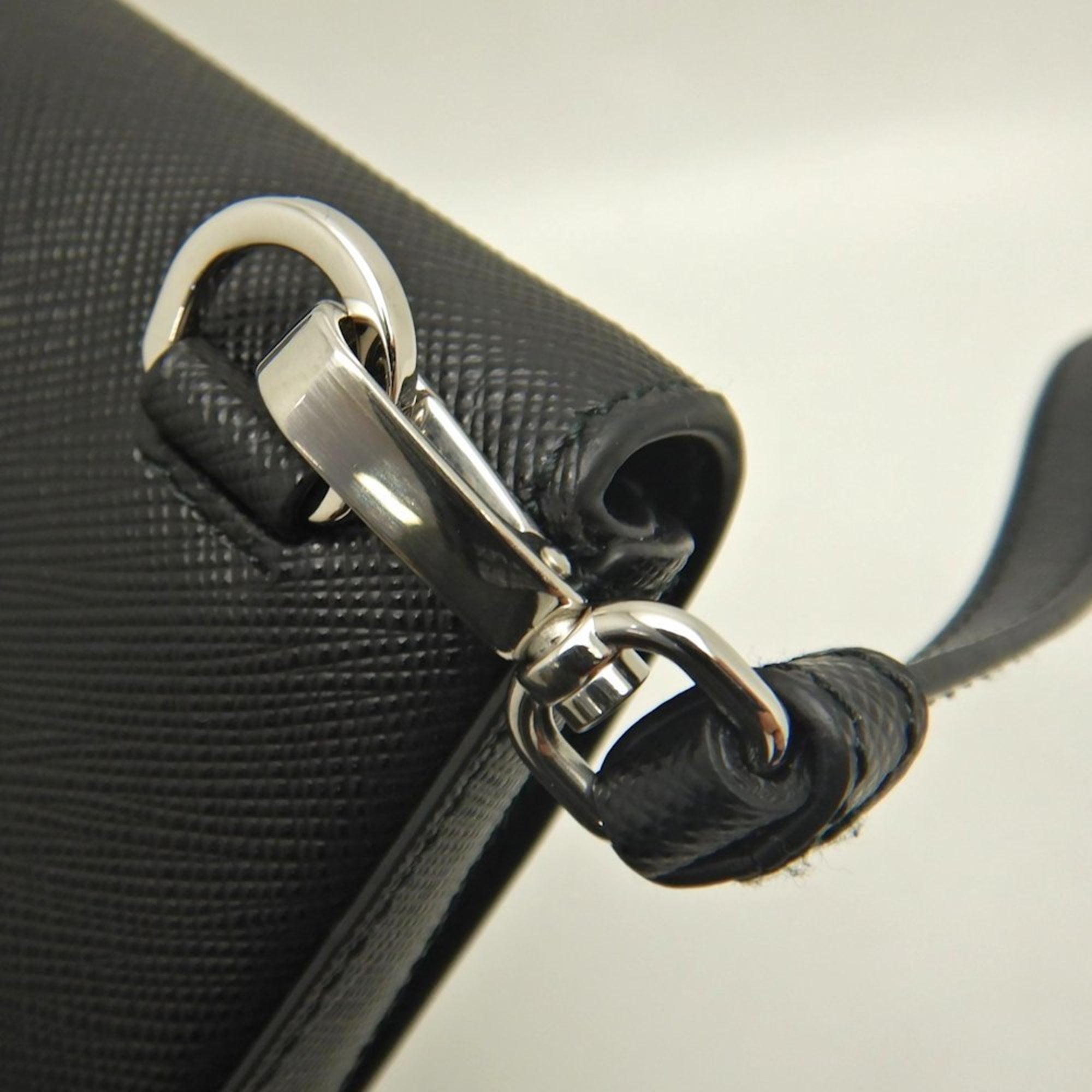 Prada Nero Leather Shoulder Bag (Pre-Owned)