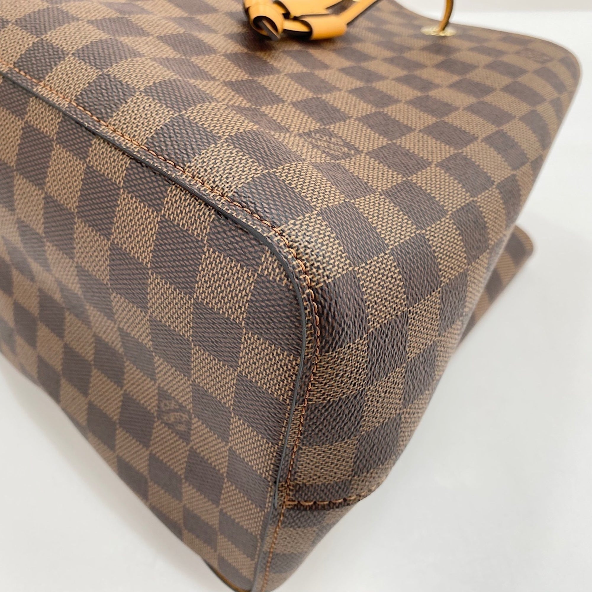 Louis Vuitton Brown Shoulder Bag (Pre-Owned)