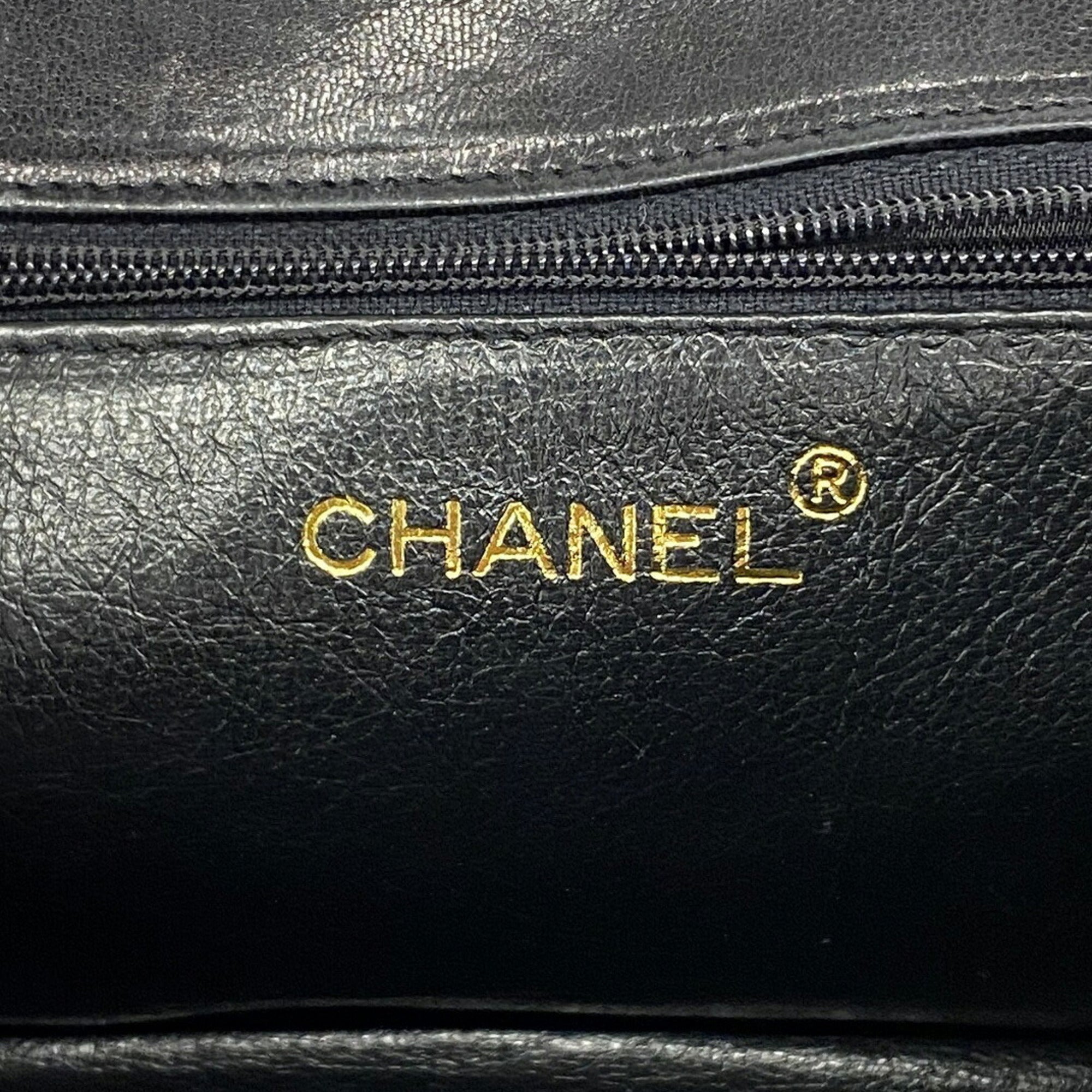 Chanel Black Leather Shoulder Bag (Pre-Owned)