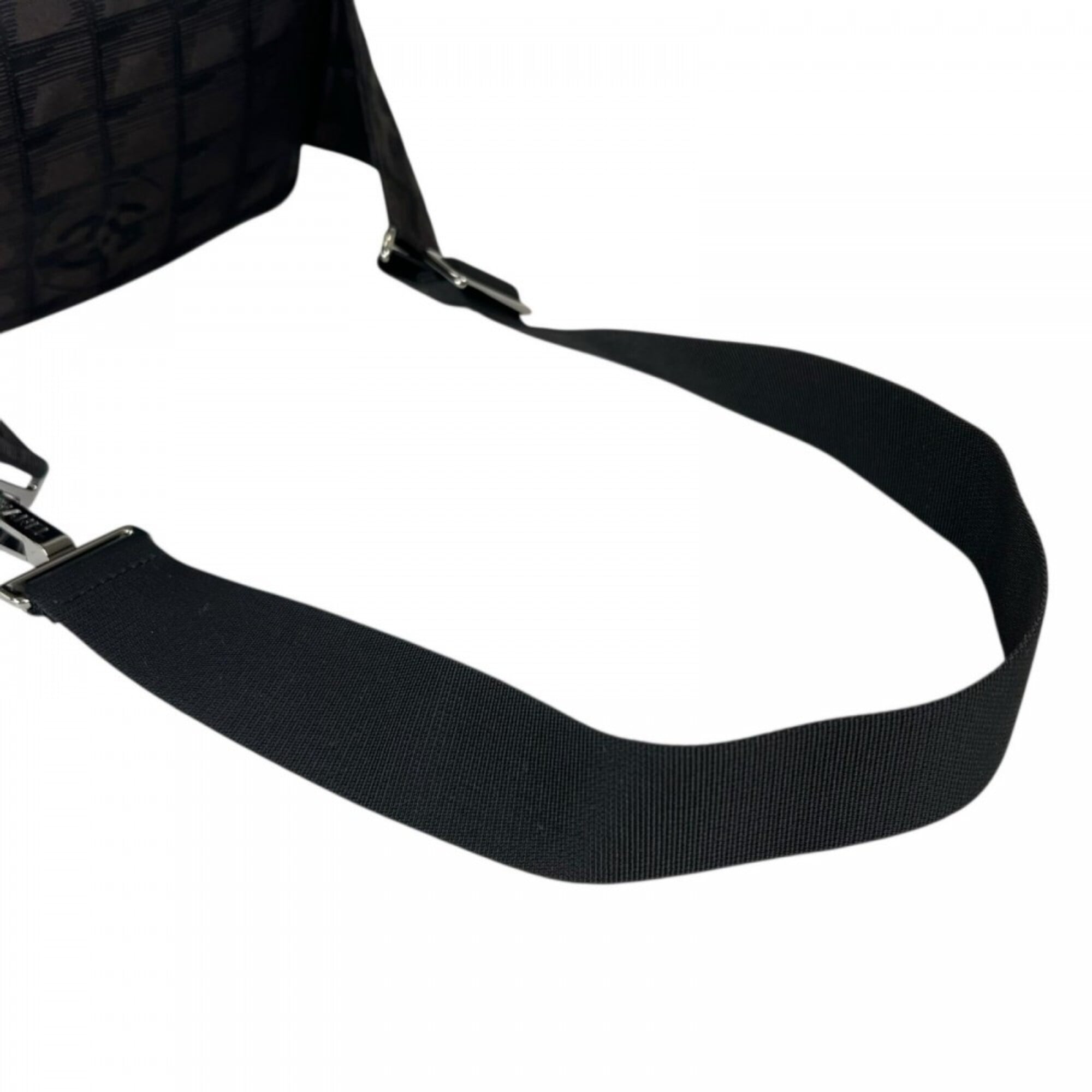 Chanel New Travel Line Black Nylon Shoulder Bag (Pre-Owned)