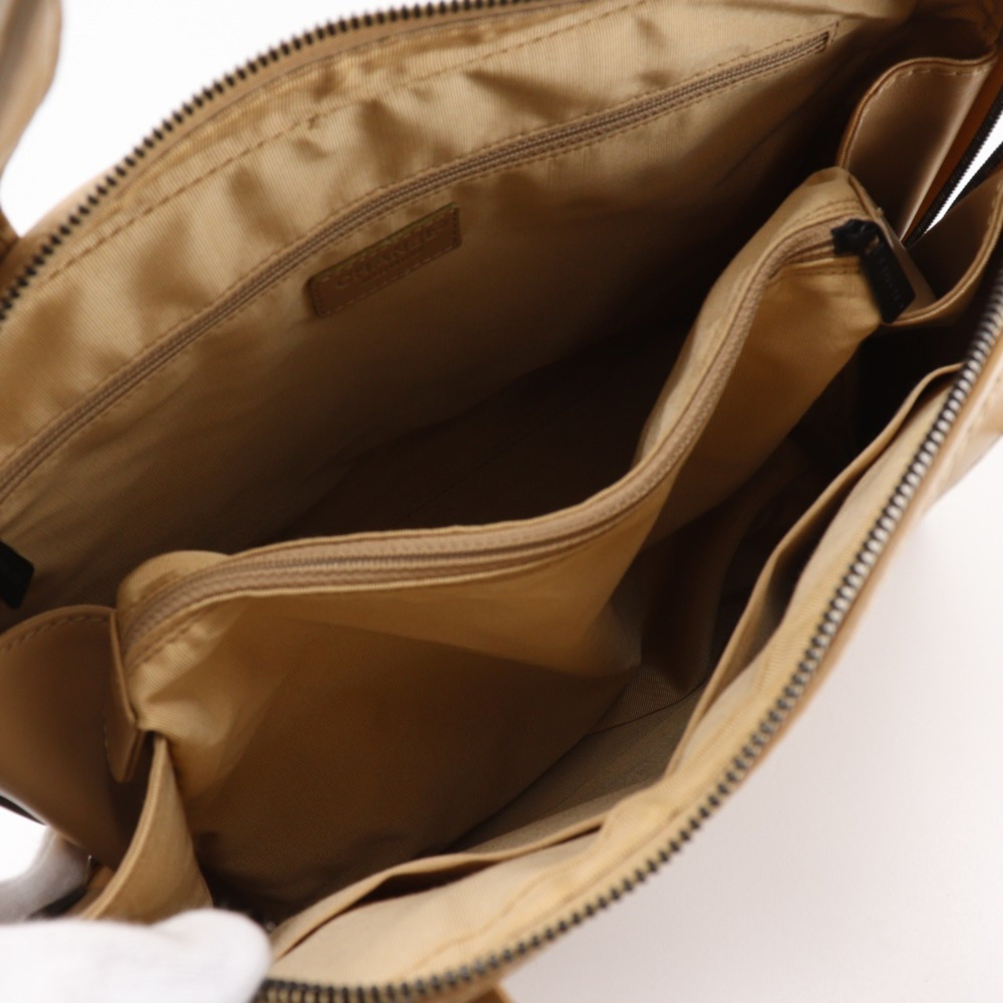 Chanel Wild Stitch Beige Leather Tote Bag (Pre-Owned)