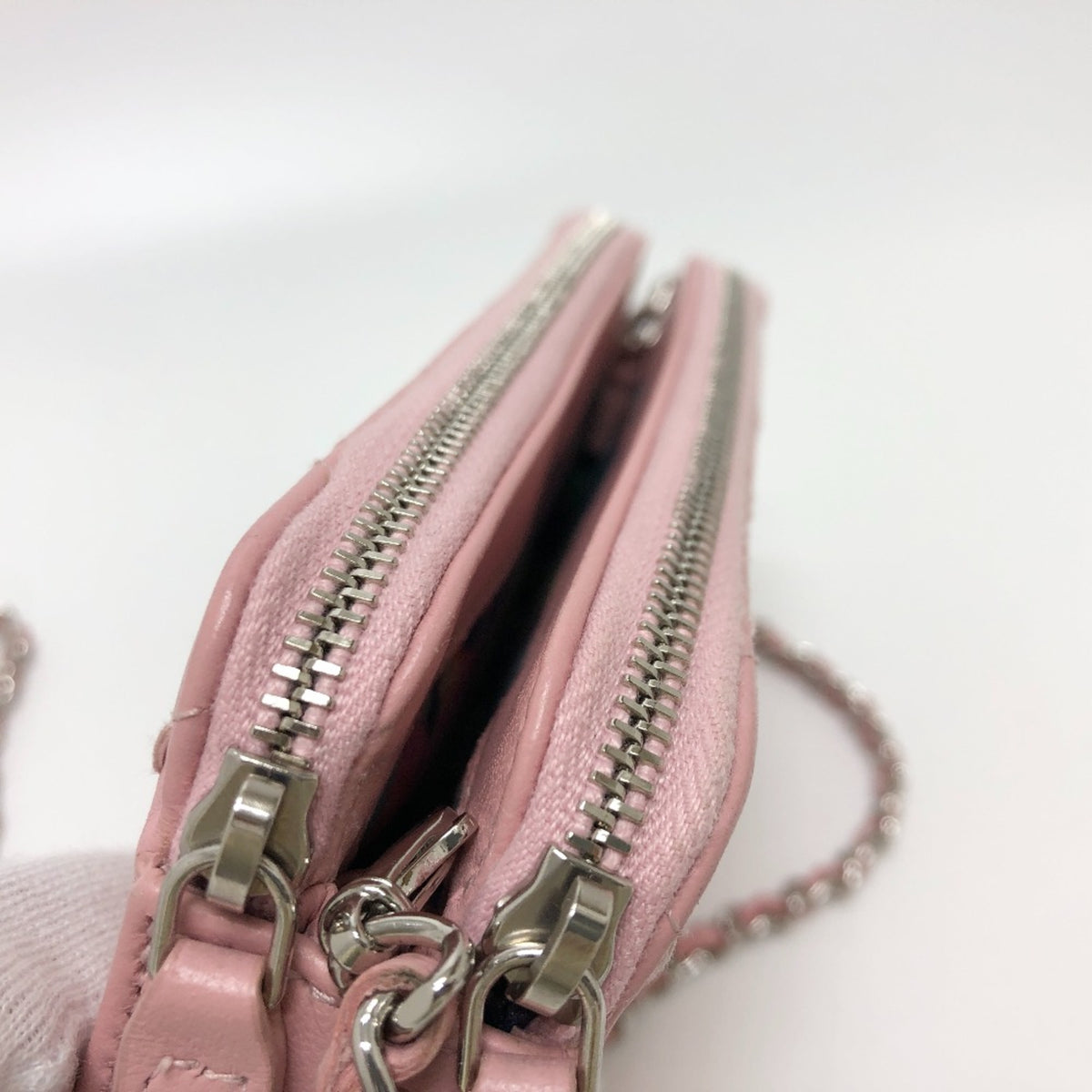 Chanel Pink Leather Shoulder Bag (Pre-Owned)