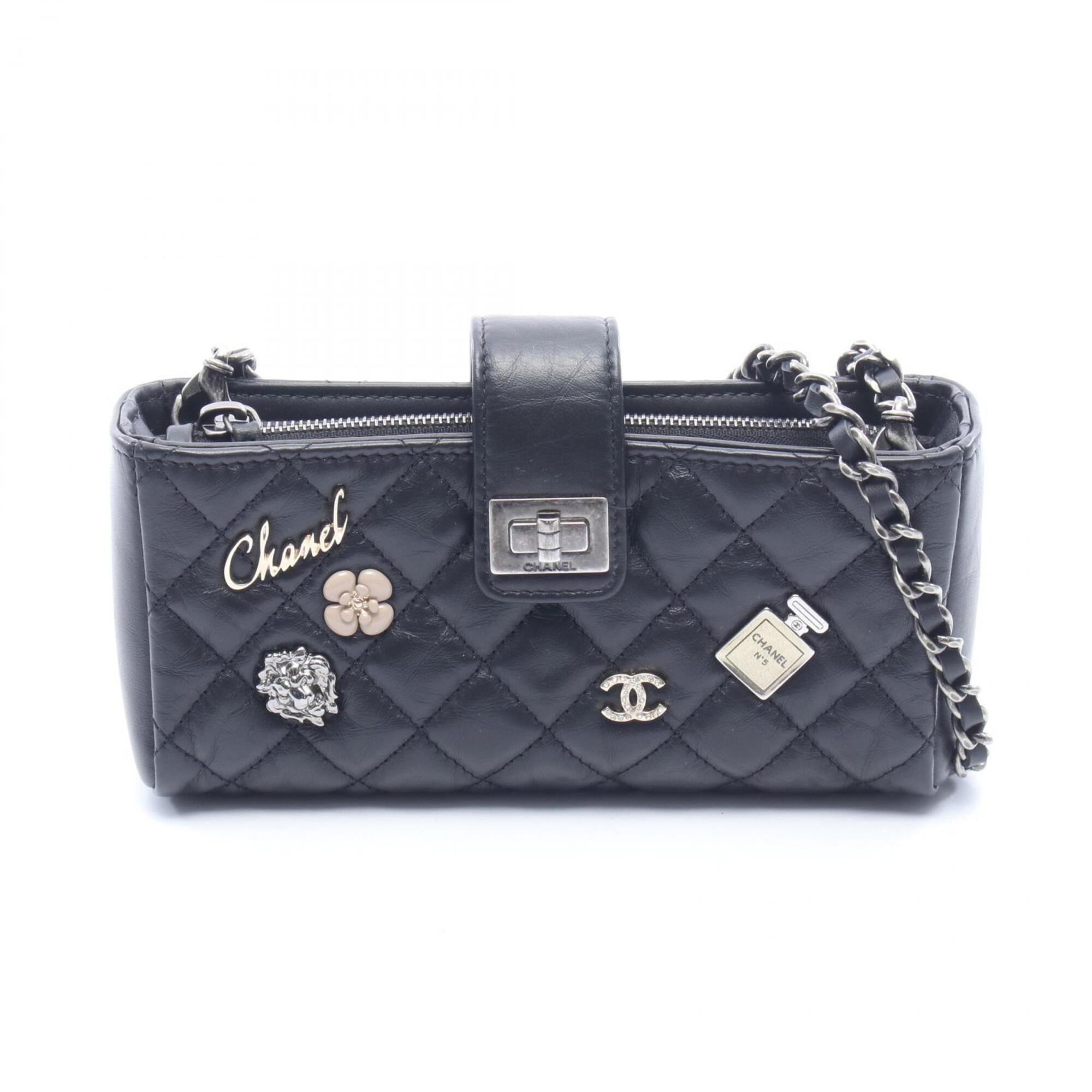 Chanel Black Leather Shoulder Bag (Pre-Owned)