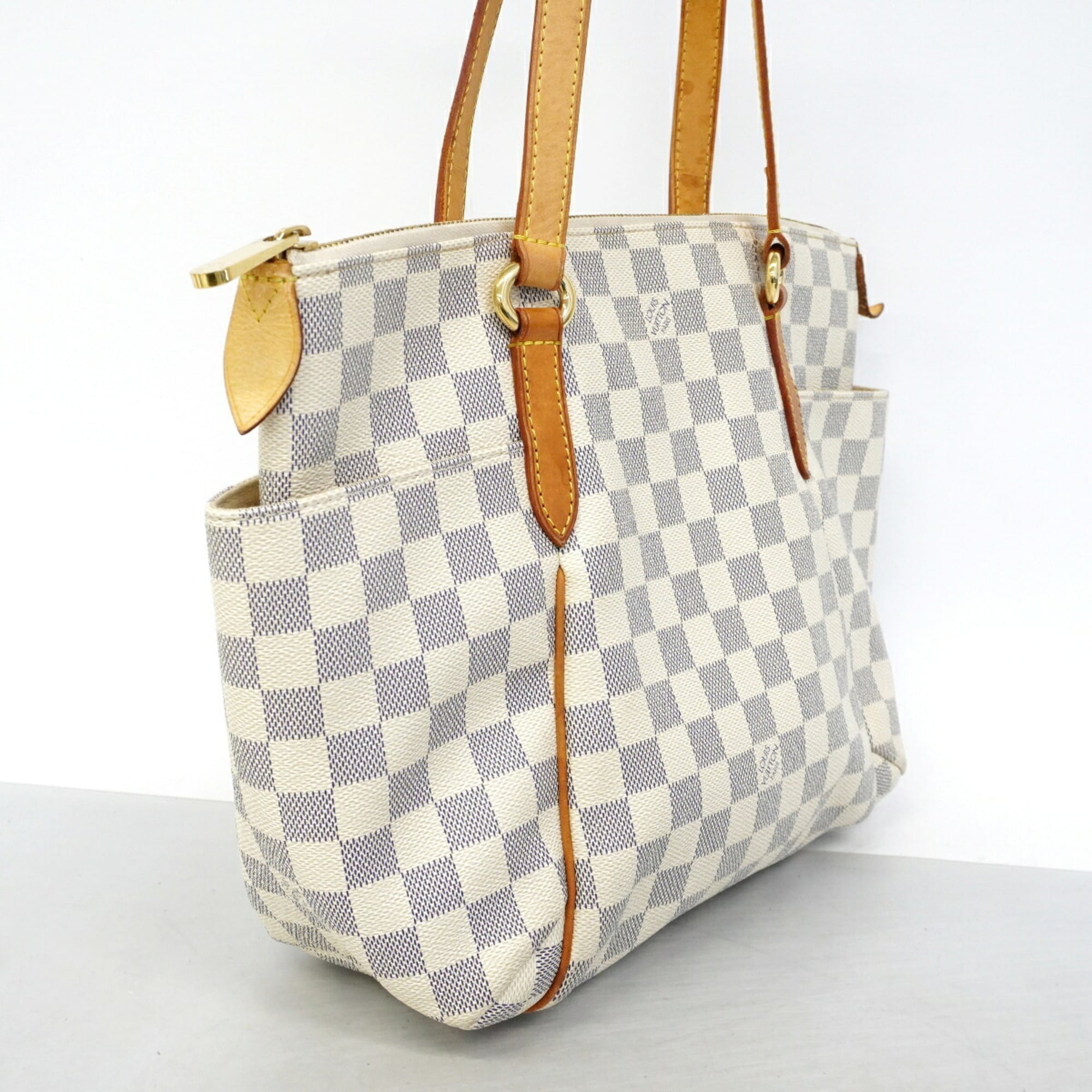 Louis Vuitton White Tote Bag (Pre-Owned)