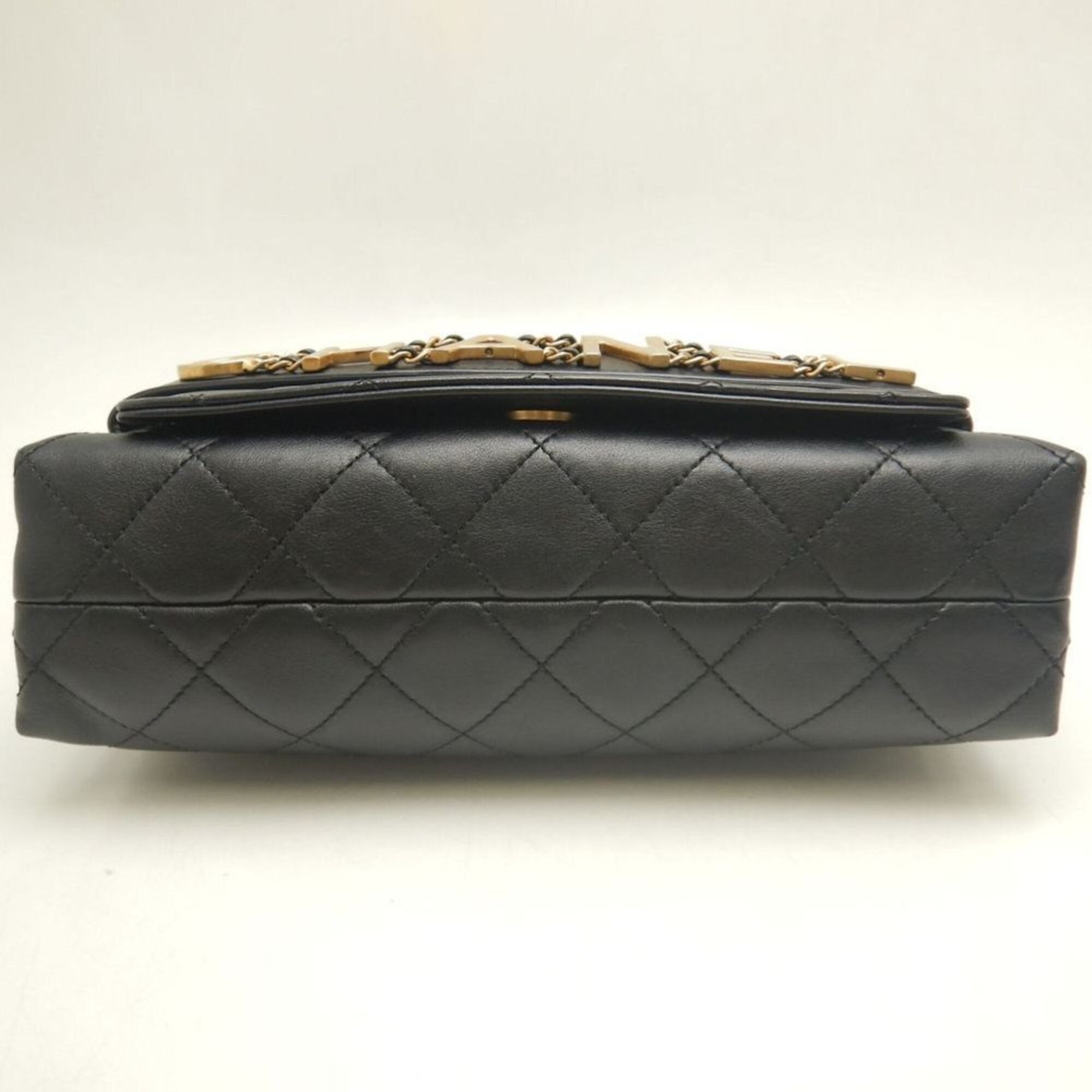 Chanel Black Leather Shoulder Bag (Pre-Owned)