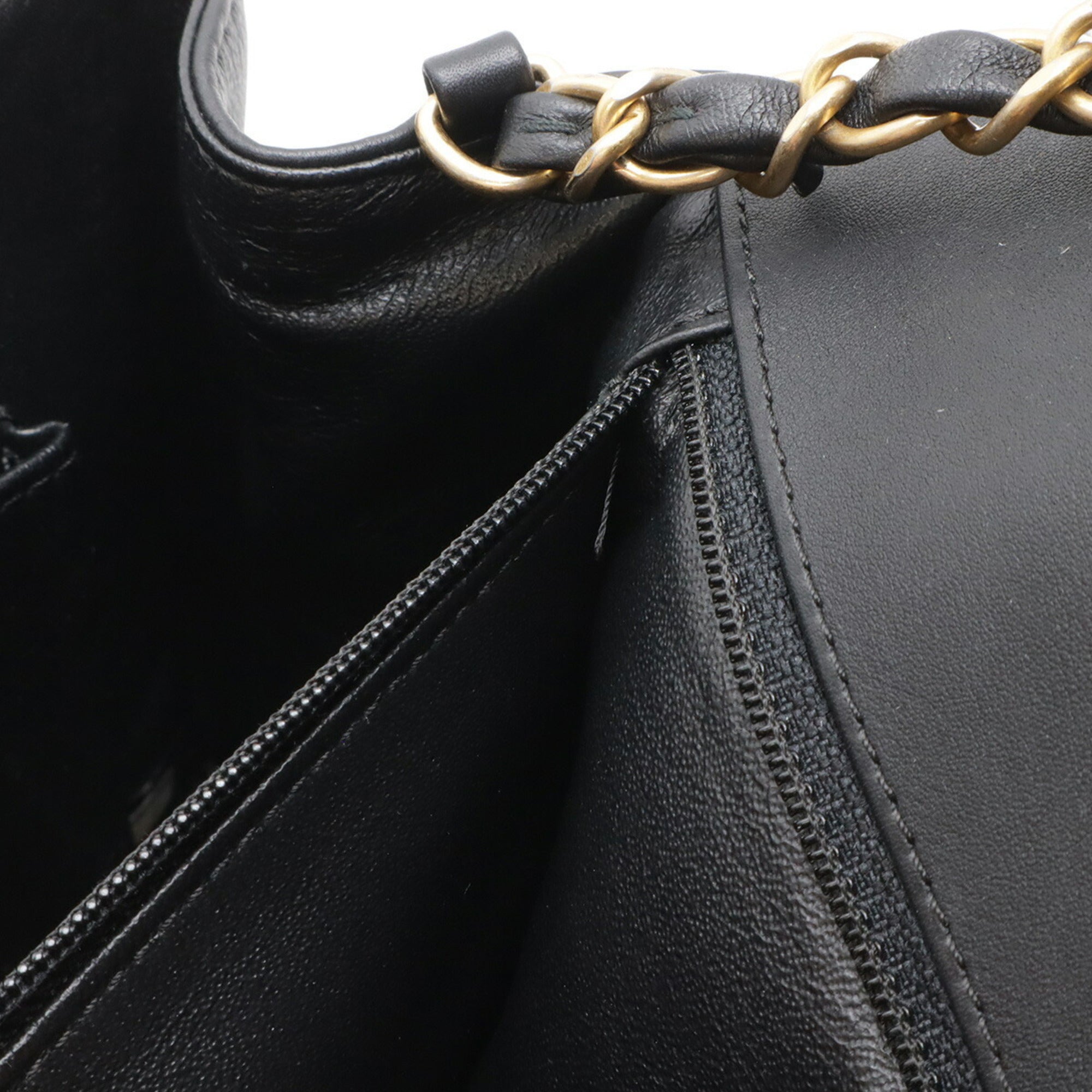 Chanel Matelasse Black Leather Handbag Shoulder Bag (Pre-Owned)