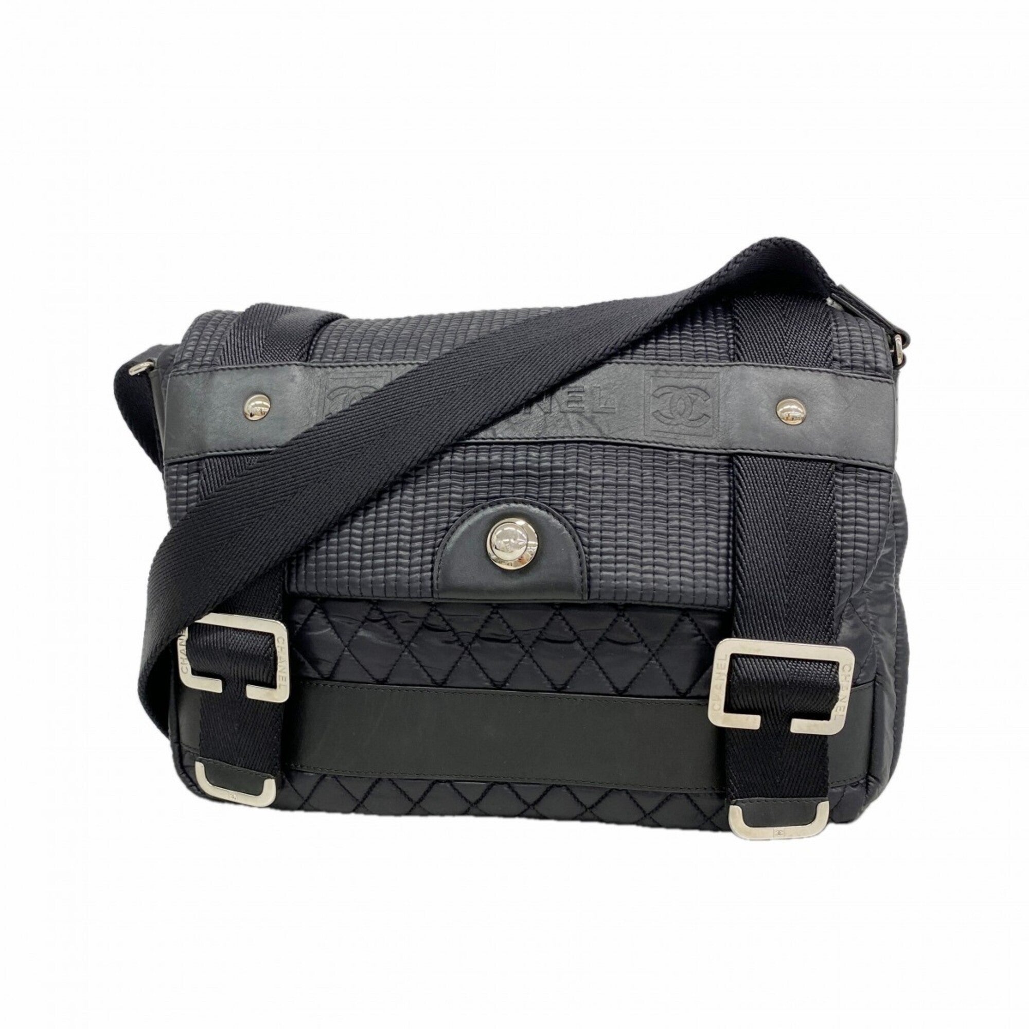 Chanel Black Nylon Shoulder Bag (Pre-Owned)
