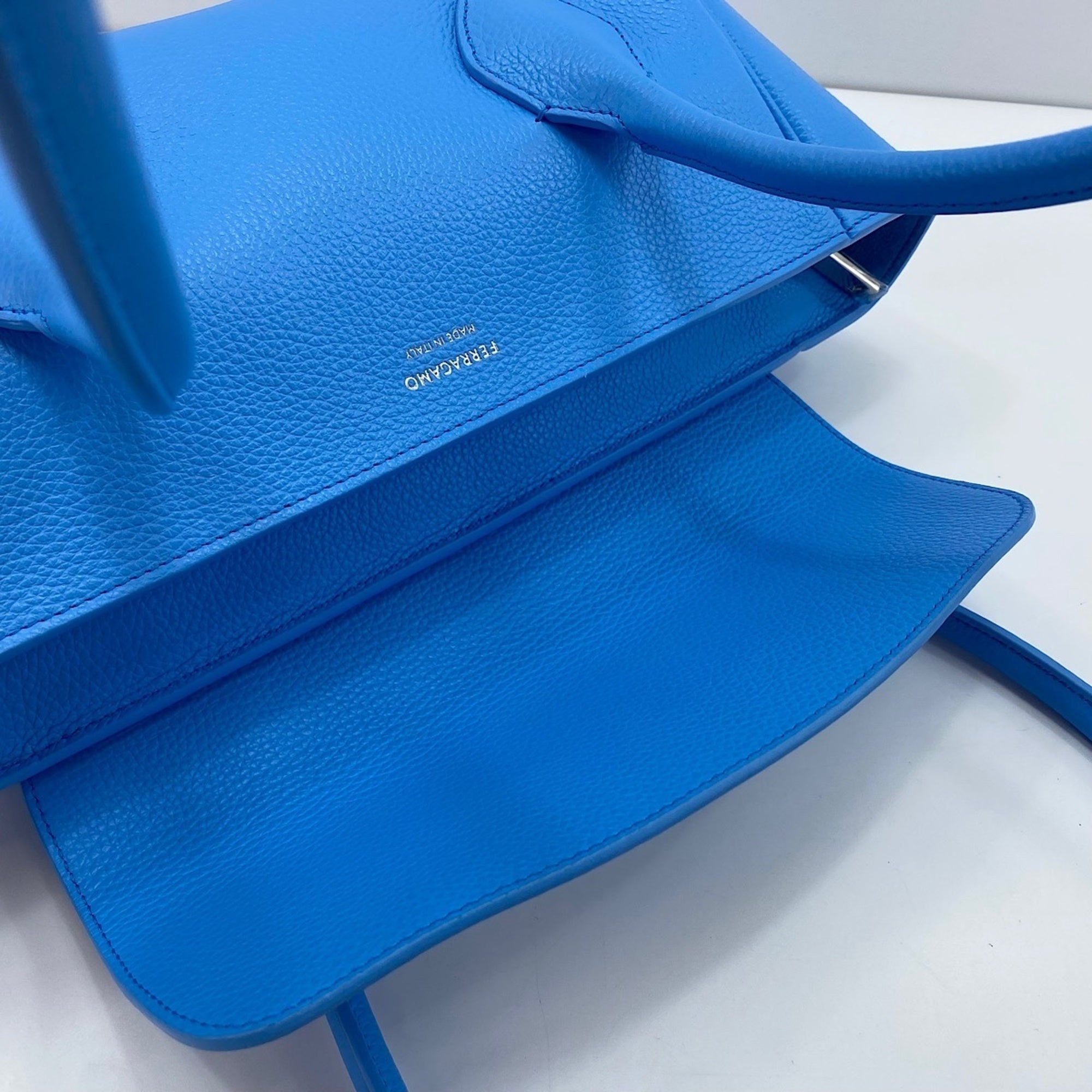 Salvatore Ferragamo Blue Handbag (Pre-Owned)