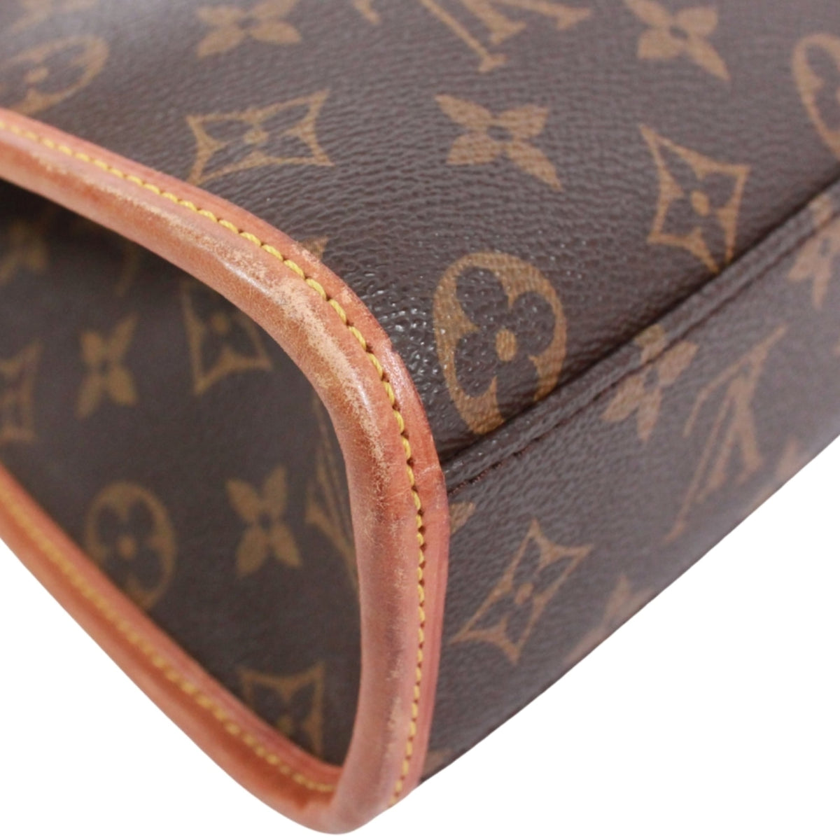 Louis Vuitton Brown Monogram Monogram Shoulder Bag (Pre-Owned)