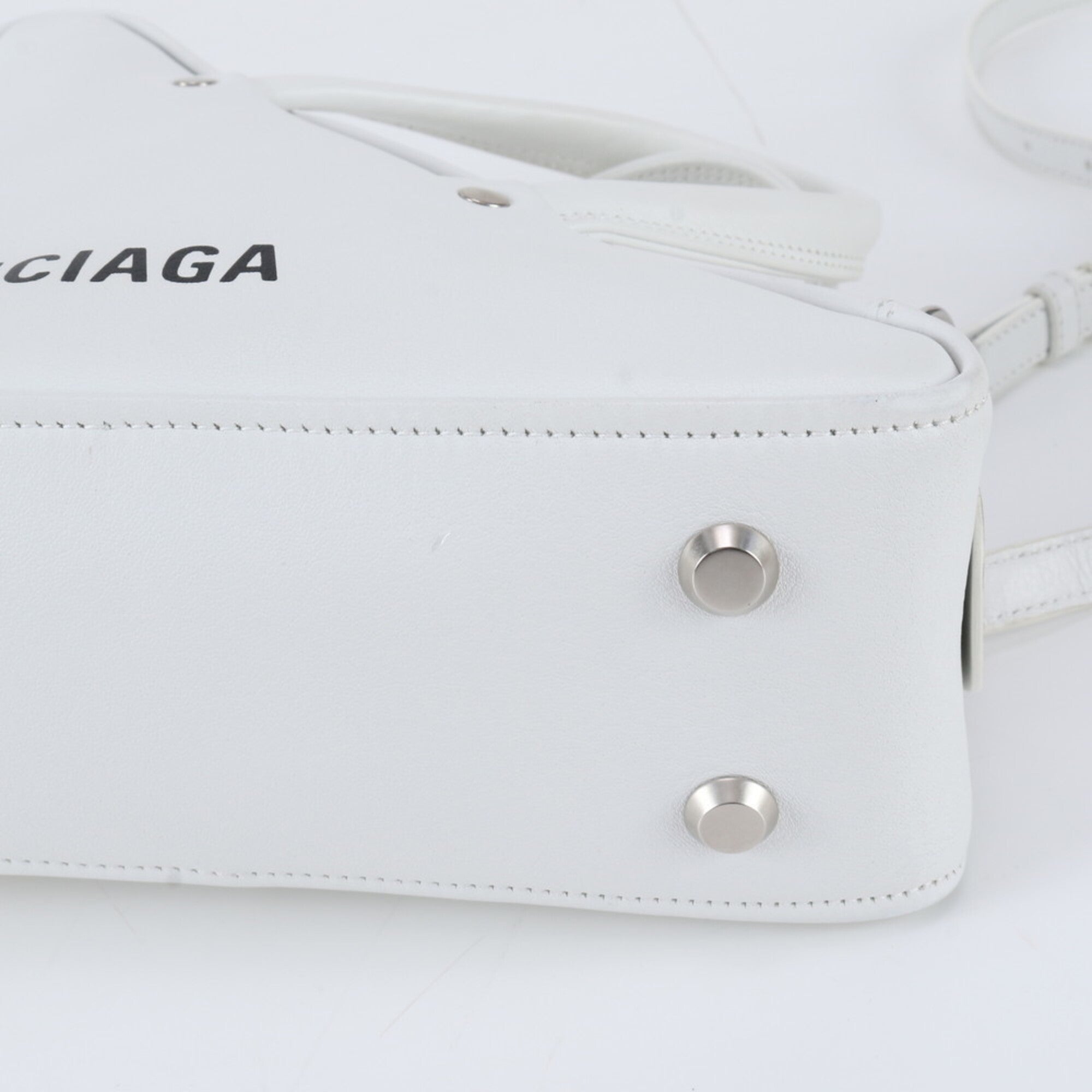 Balenciaga White Leather Handbag Shoulder Bag (Pre-Owned)