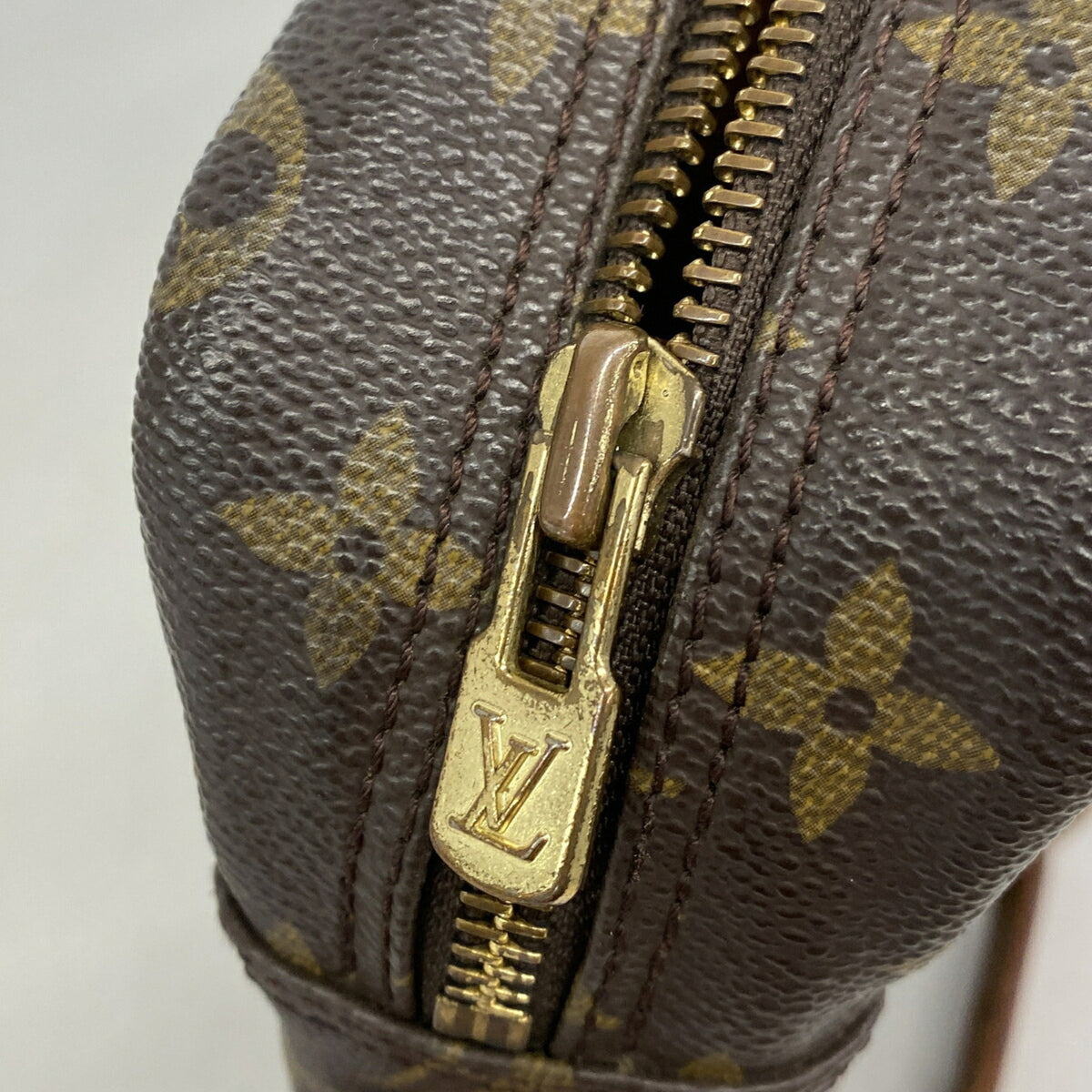 Louis Vuitton Brown Shoulder Bag (Pre-Owned)