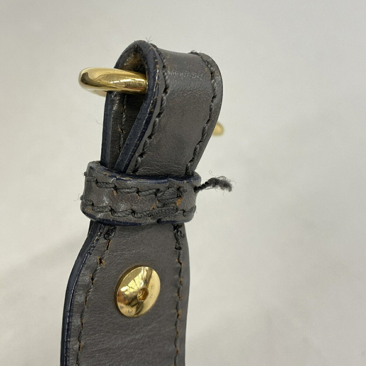 Salvatore Ferragamo Gray Leather Handbag (Pre-Owned)