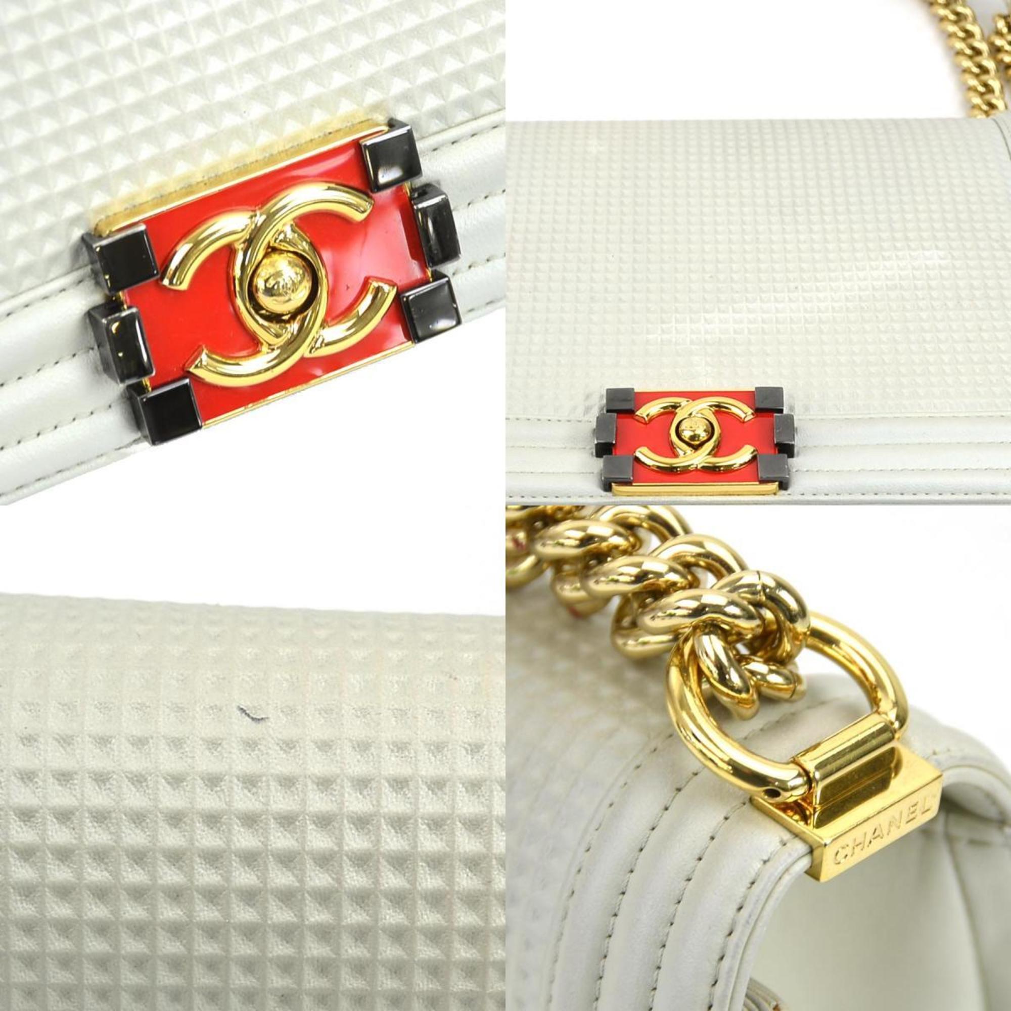 Chanel Off-White Leather Shoulder Bag (Pre-Owned)