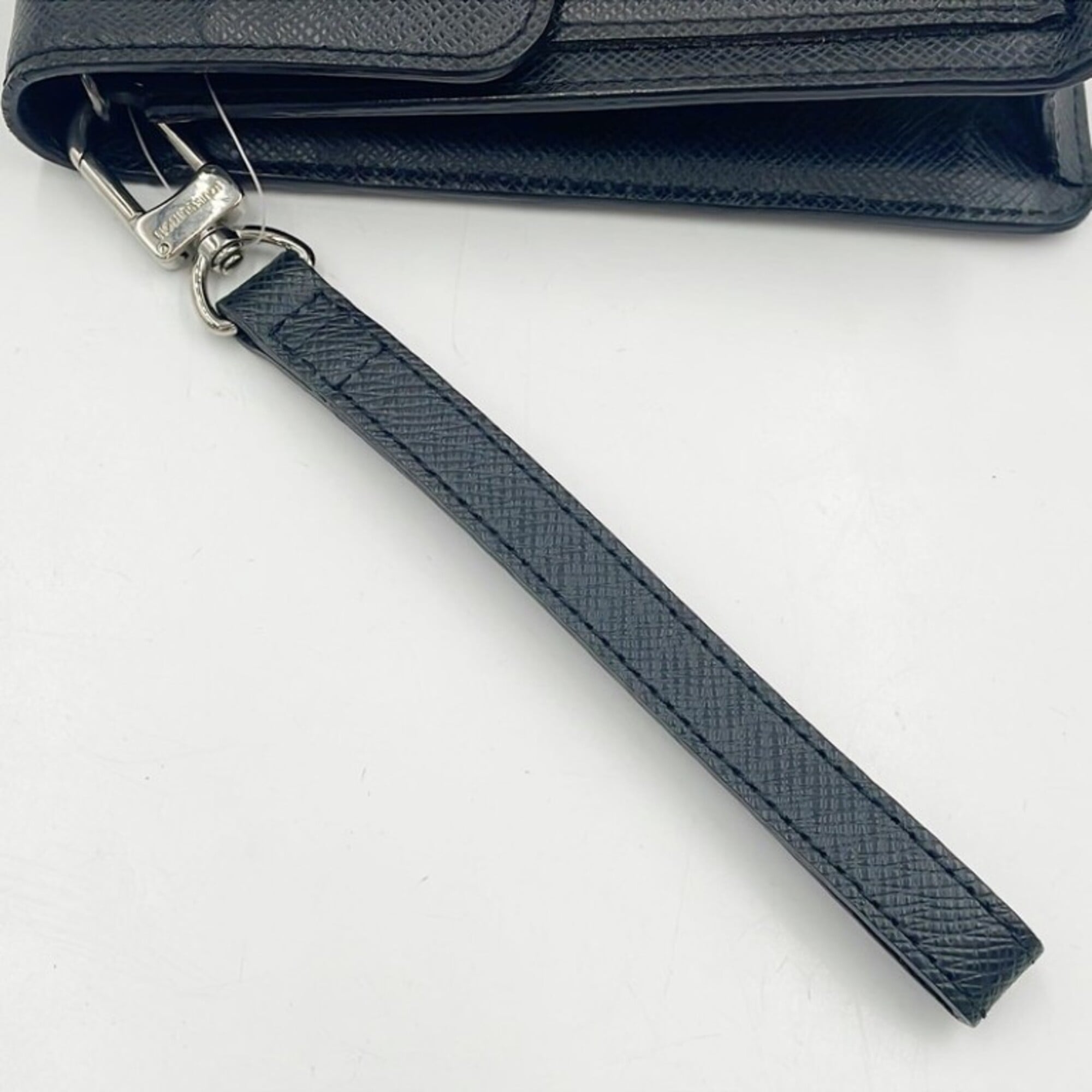 Louis Vuitton Ardoise Black Taiga Leather Clutch Bag (Pre-Owned)