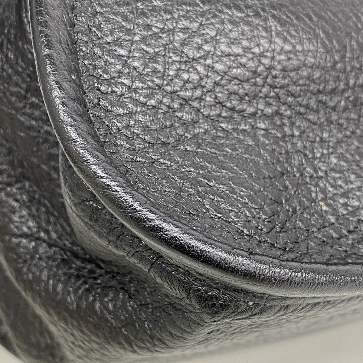 Chanel Black Leather Shoulder Bag (Pre-Owned)