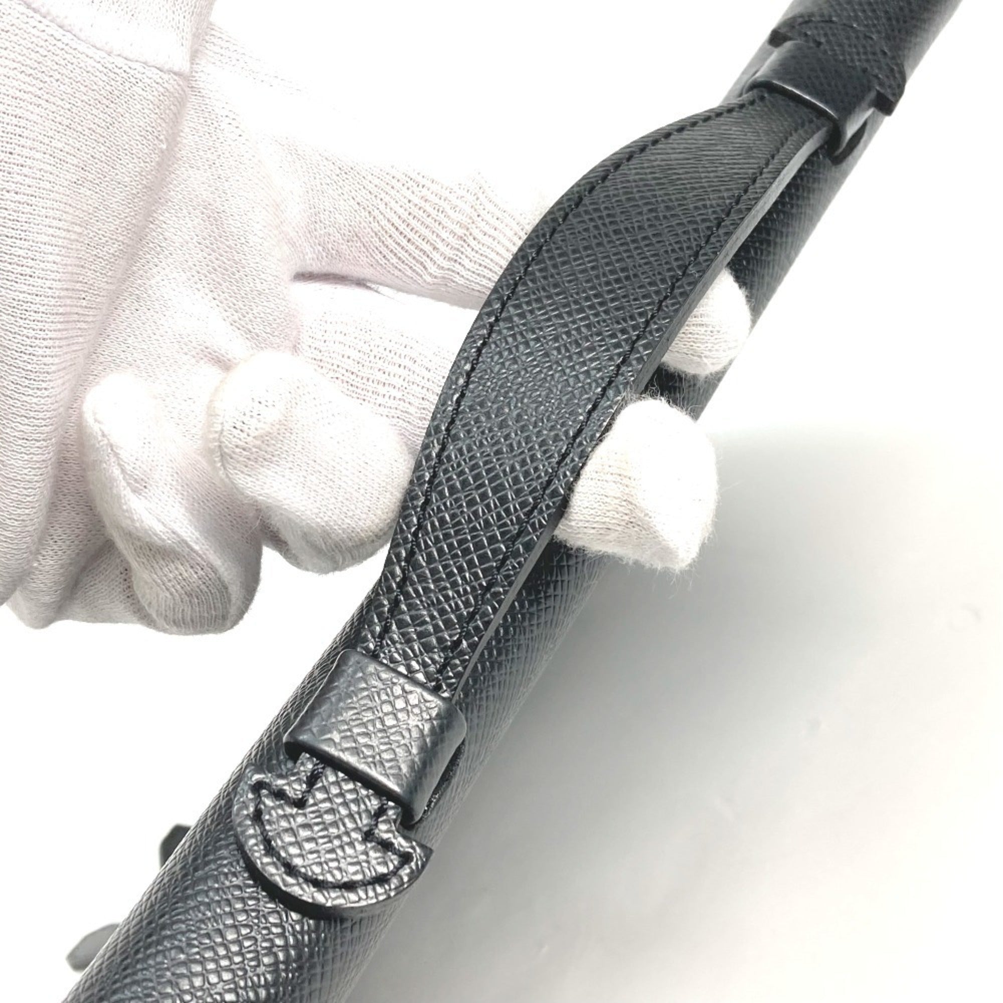 Louis Vuitton Black Noir Taiga Leather Handbag (Pre-Owned)