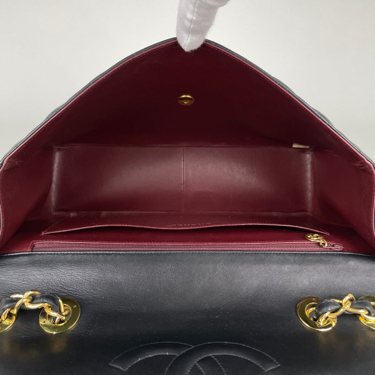 Chanel Matelasse Black Leather Shoulder Bag (Pre-Owned)