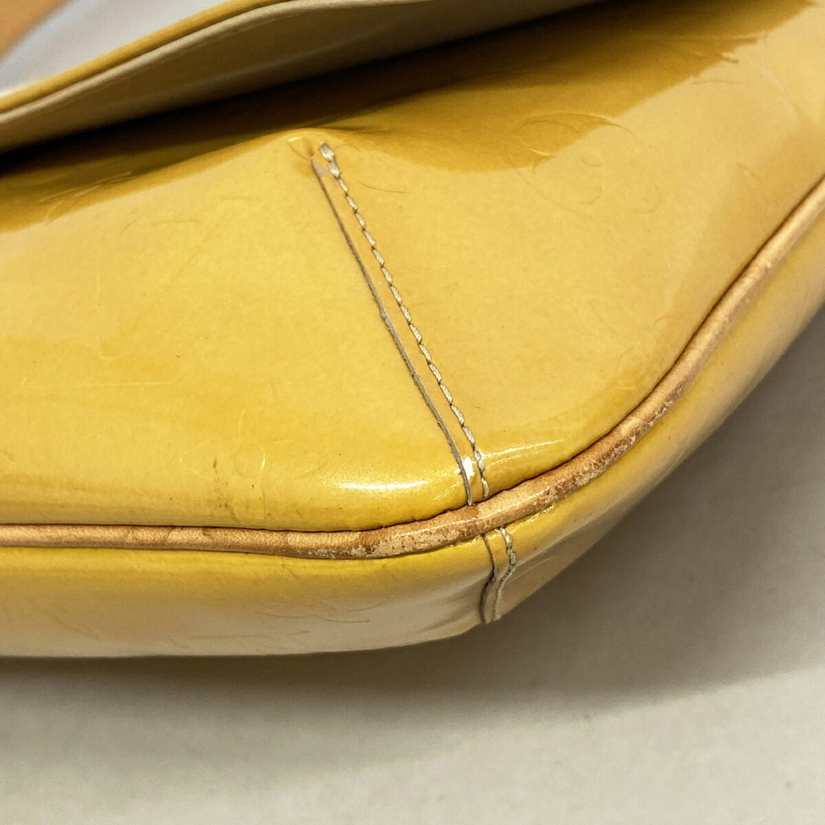 Louis Vuitton Beige Shoulder Bag (Pre-Owned)