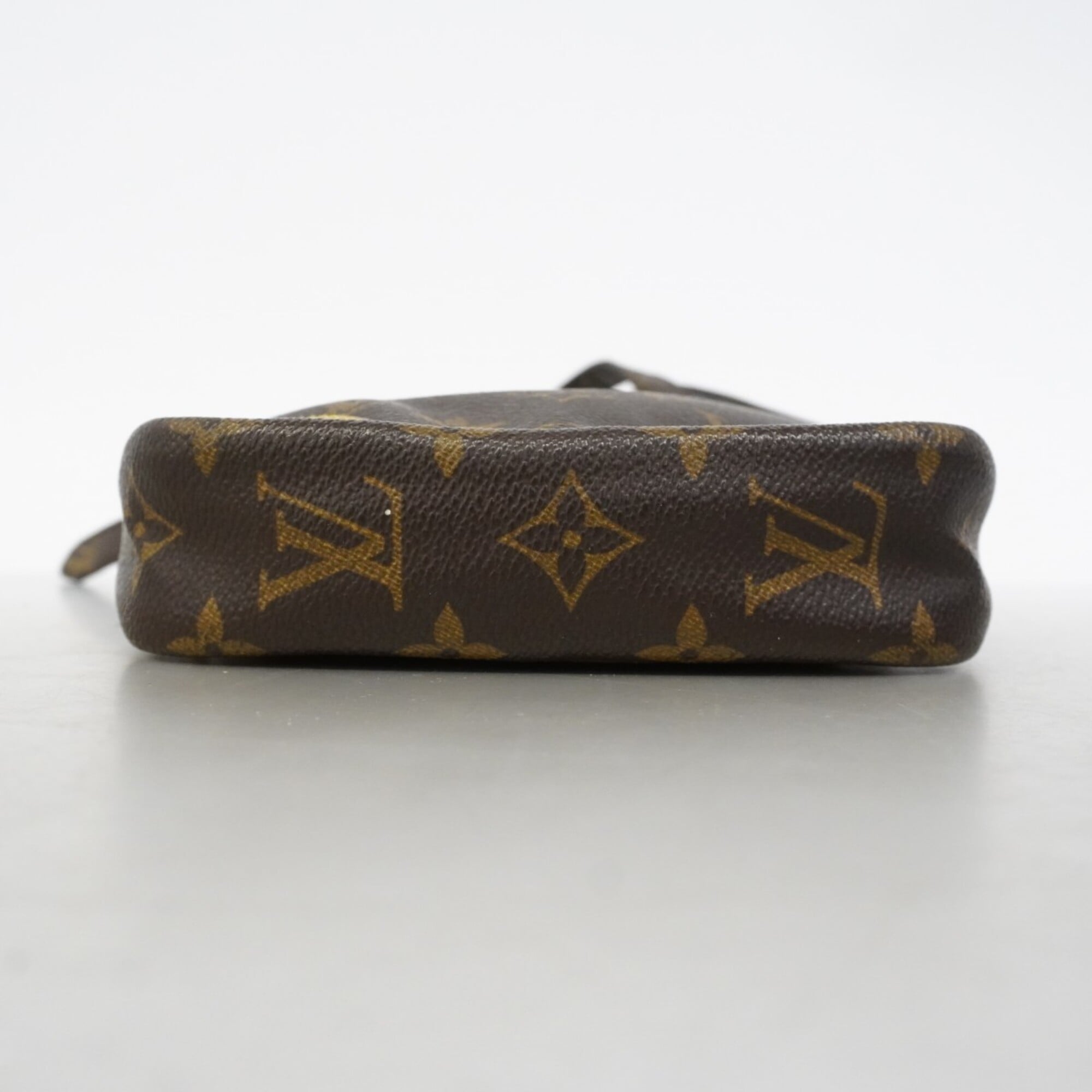 Louis Vuitton Brown Shoulder Bag (Pre-Owned)