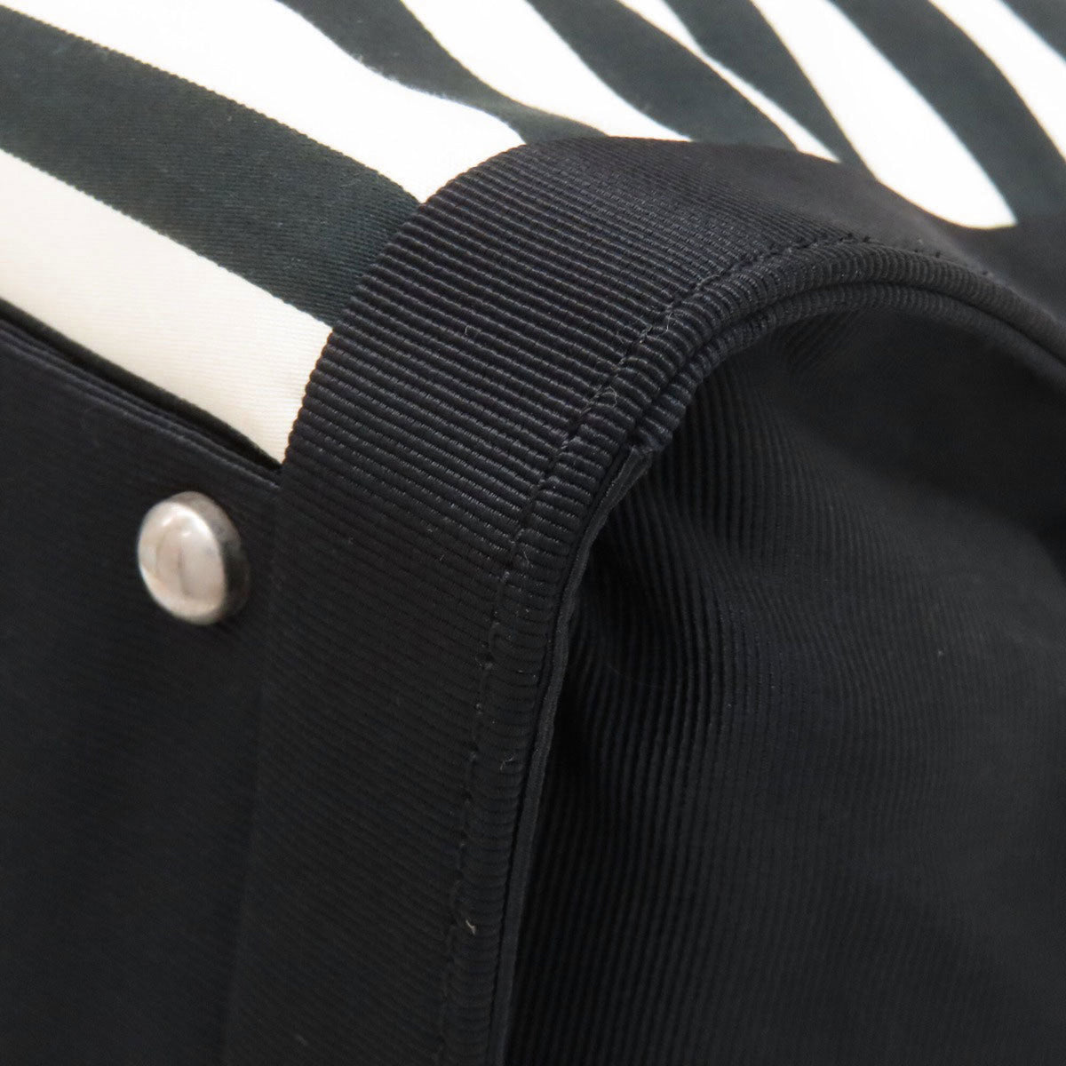 Chanel Black White Nylon Tote Bag (Pre-Owned)