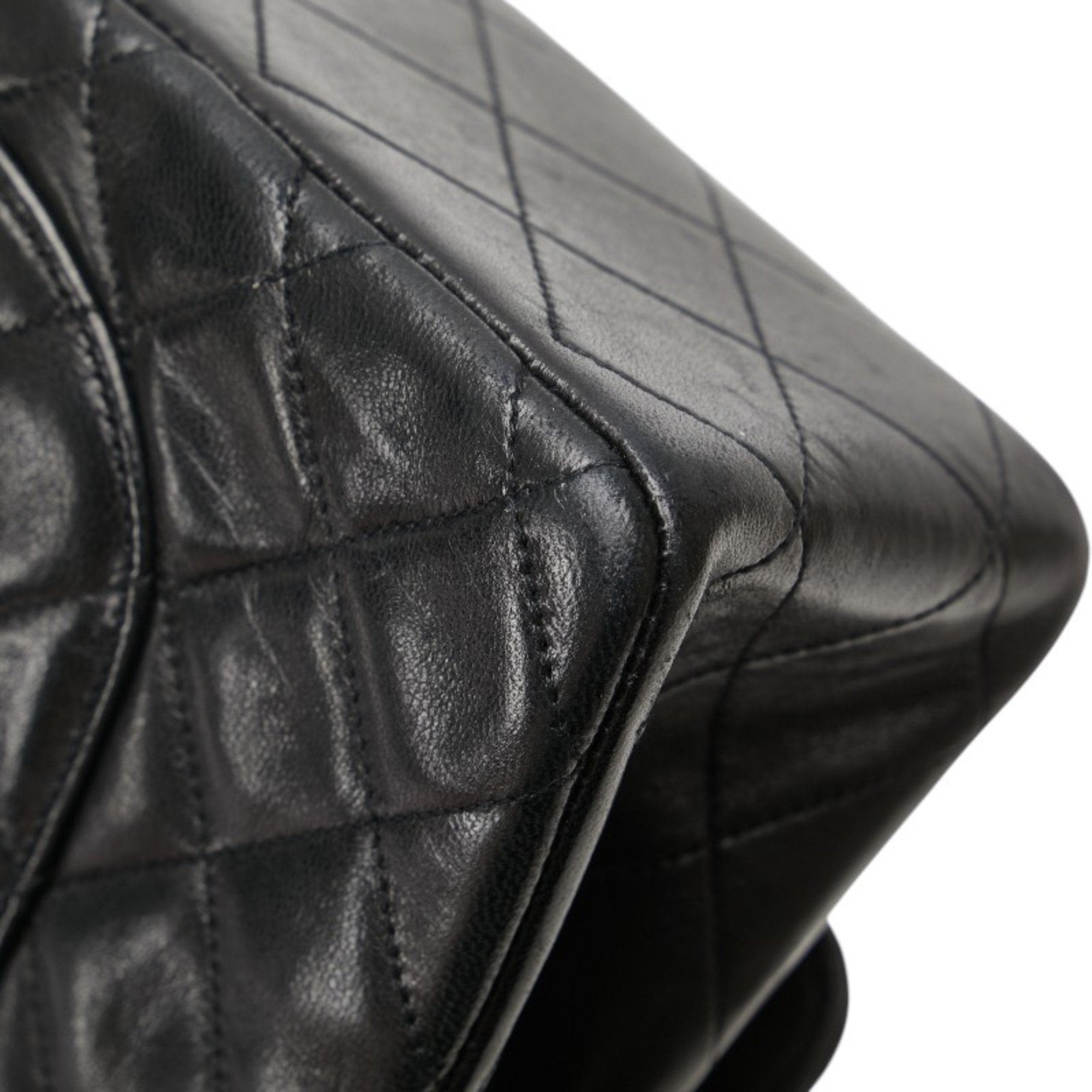 Chanel Matelasse Black Leather Shoulder Bag (Pre-Owned)