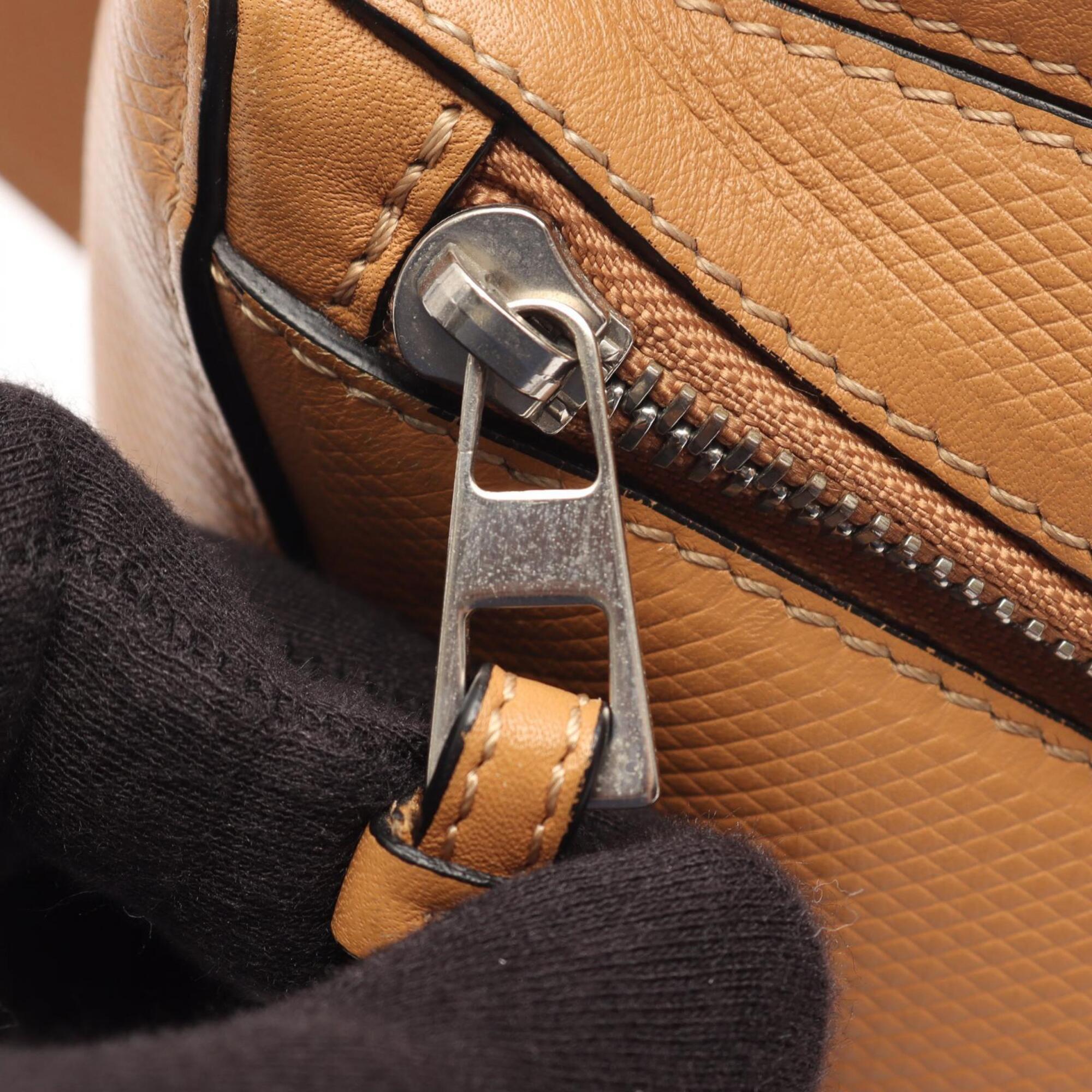 Loewe Beige Leather Fanny Pack Handbag (Pre-Owned)