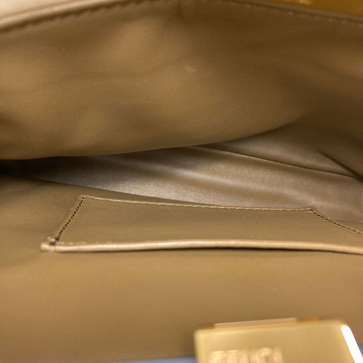 Fendi White Leather Handbag (Pre-Owned)