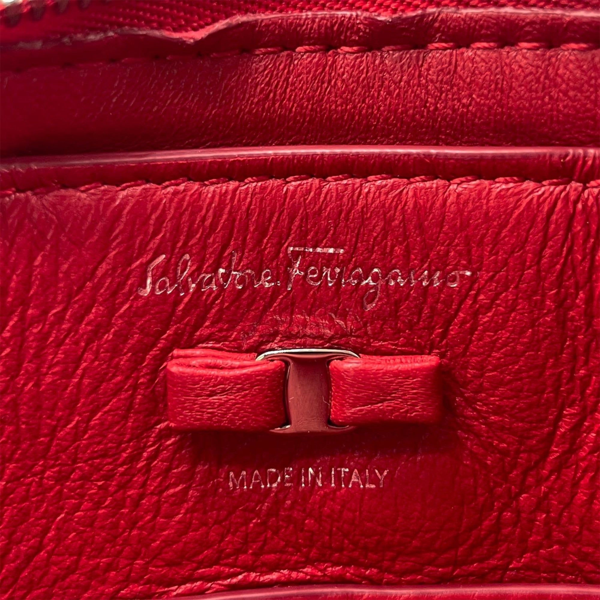 Salvatore Ferragamo Red Color Leather Plastic Metal Shoulder Bag (Pre-Owned)