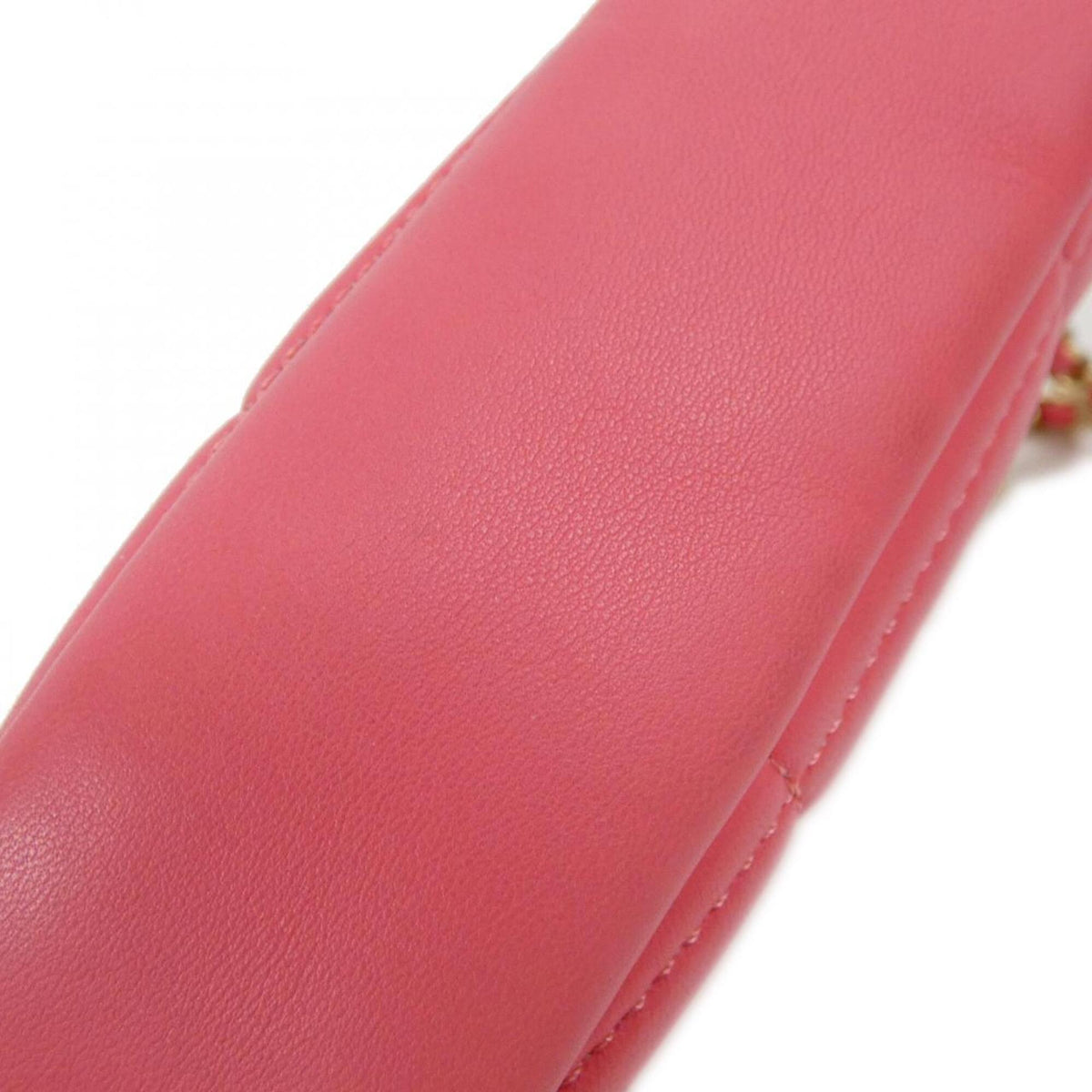 Chanel Pink Leather Shoulder Bag (Pre-Owned)