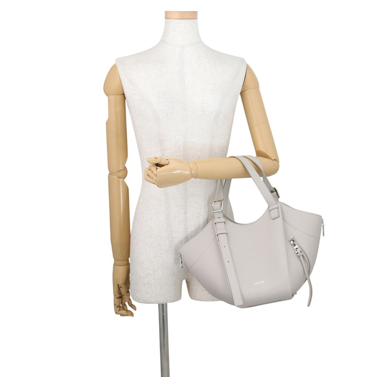 Loewe Leather Handbag (Pre-Owned)