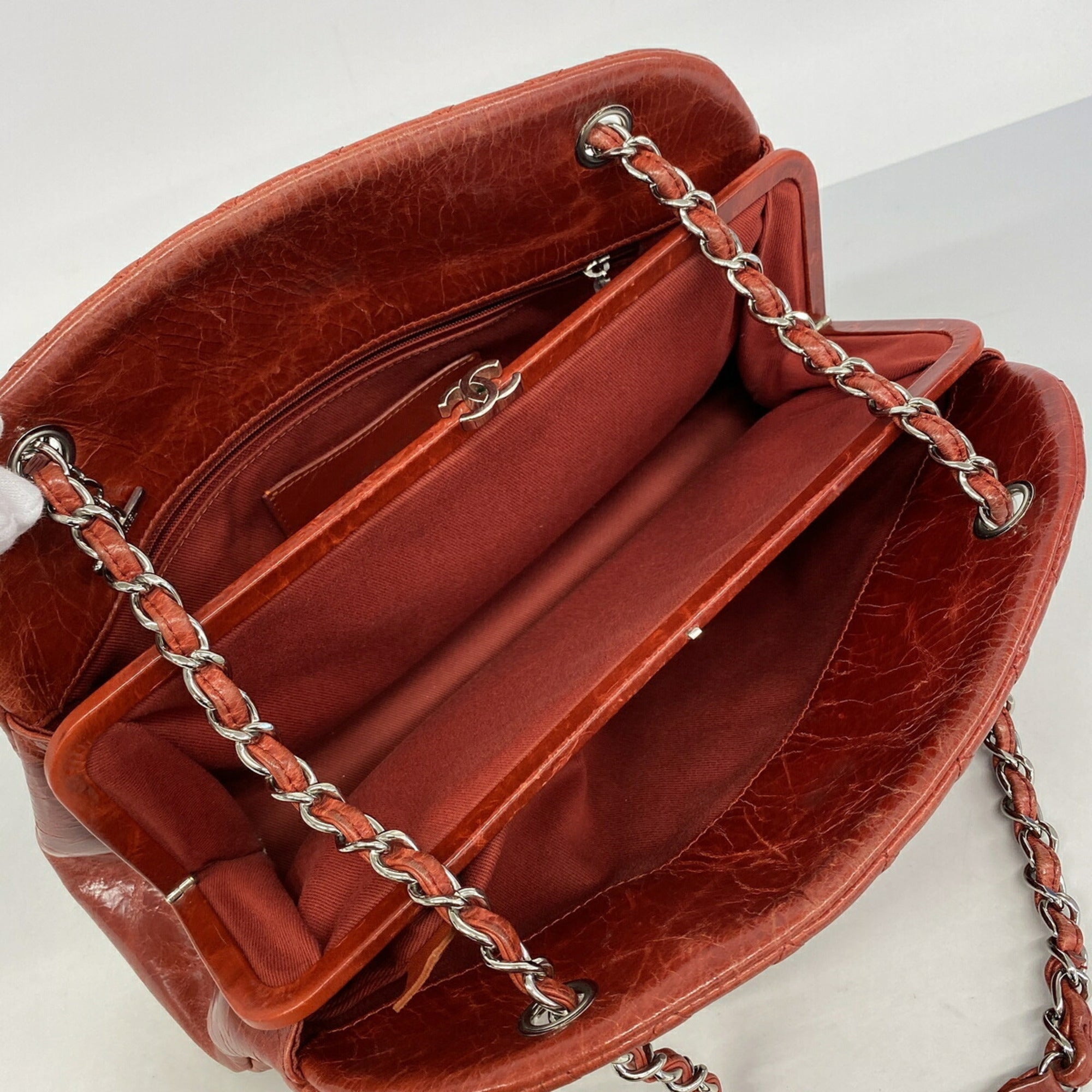 Chanel Red Color Leather Shoulder Bag (Pre-Owned)