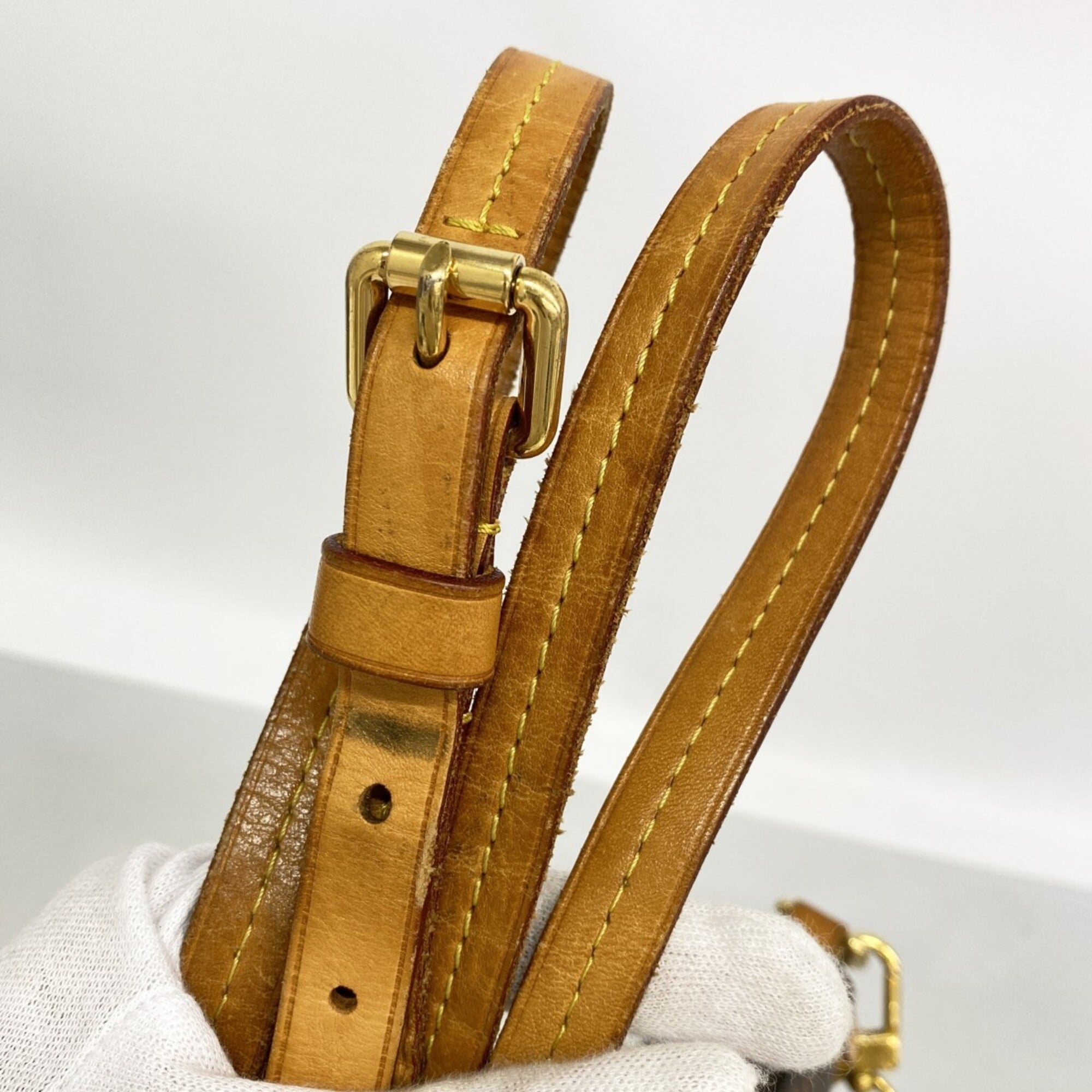 Louis Vuitton Brown Handbag (Pre-Owned)