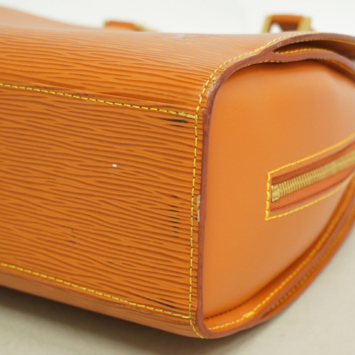 Louis Vuitton Gold Cipango Handbag (Pre-Owned)