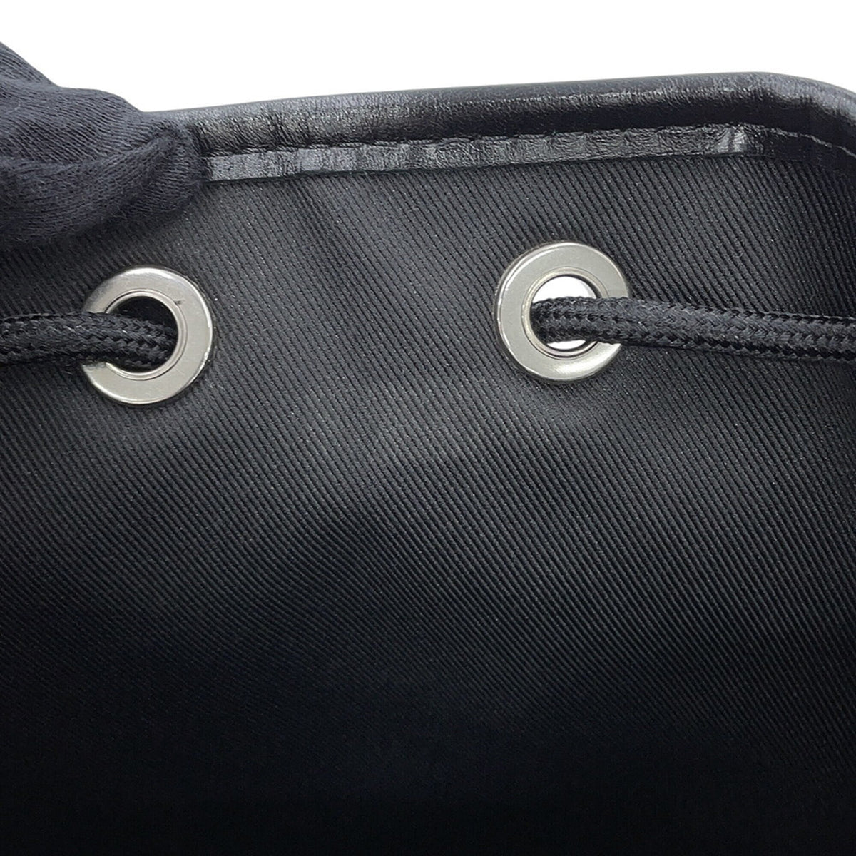 Louis Vuitton Noir Leather Handbag (Pre-Owned)