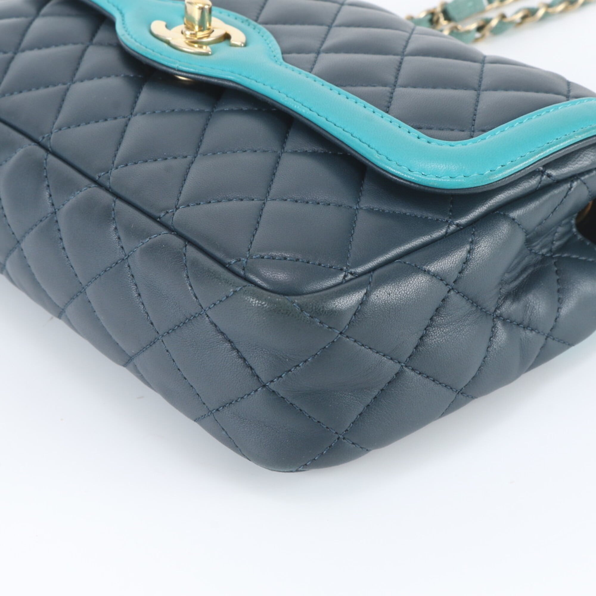 Chanel Dark Green Leather Shoulder Bag (Pre-Owned)