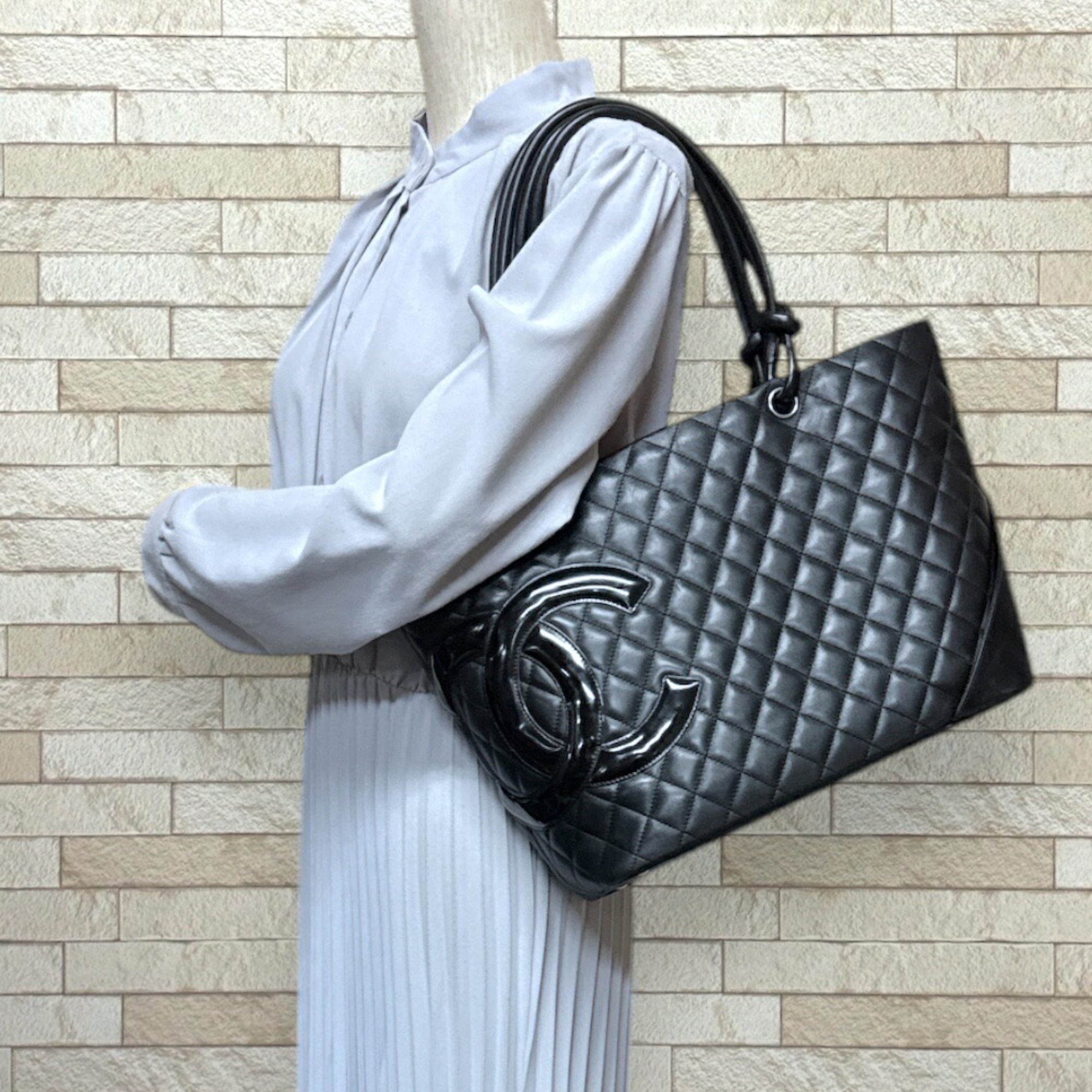 Chanel Black Pink Leather Tote Bag (Pre-Owned)