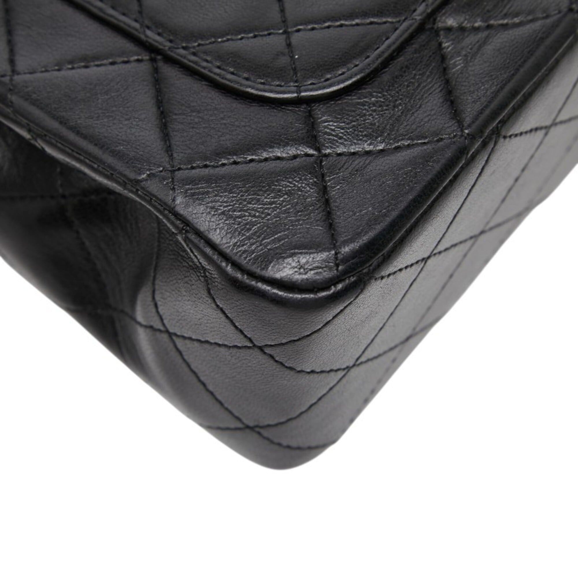 Chanel Black Leather Shoulder Bag (Pre-Owned)