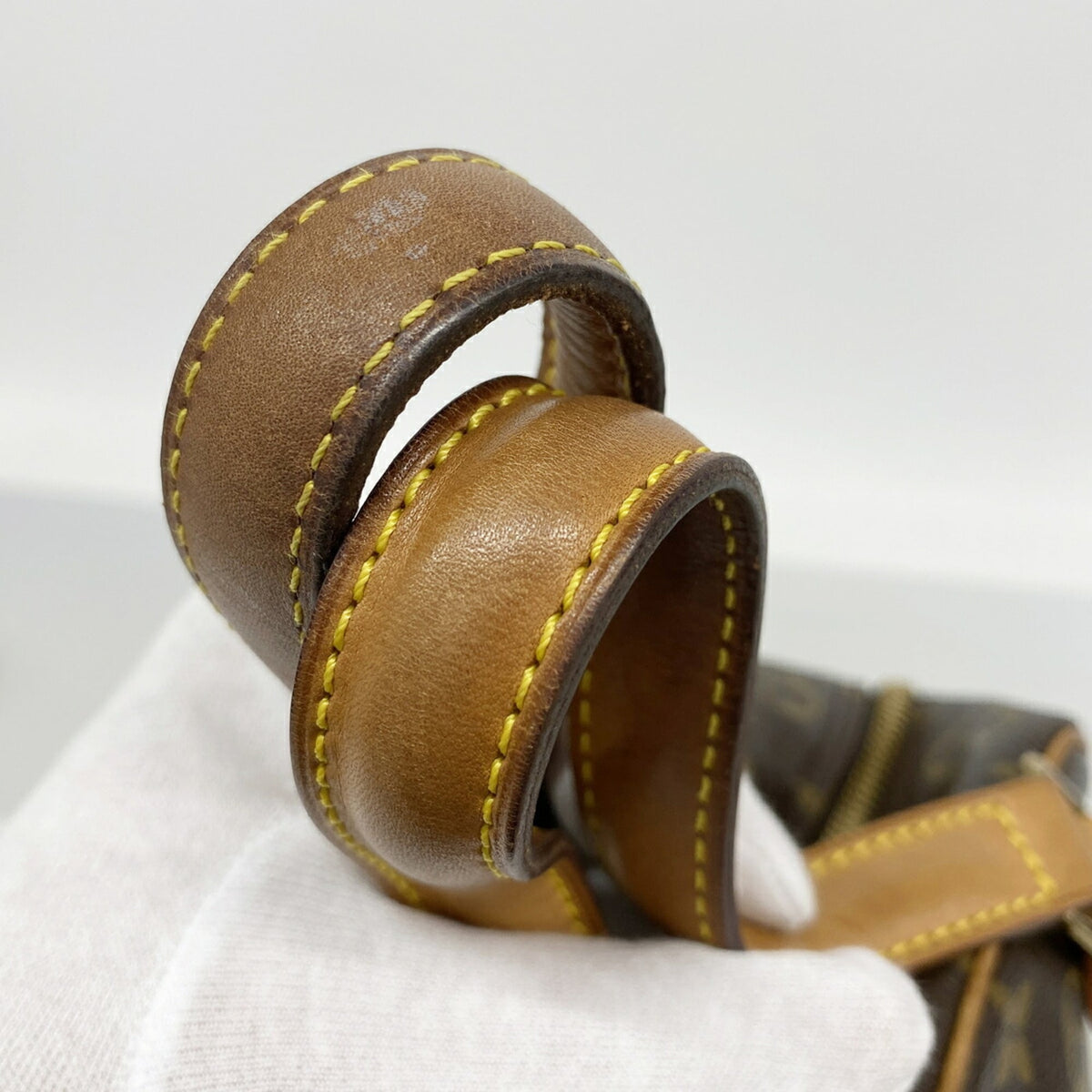 Louis Vuitton Brown Handbag (Pre-Owned)