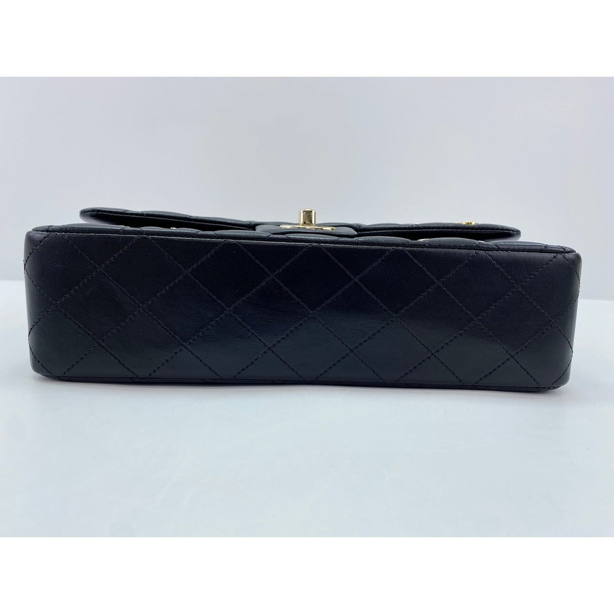 Chanel Black Shoulder Bag (Pre-Owned)