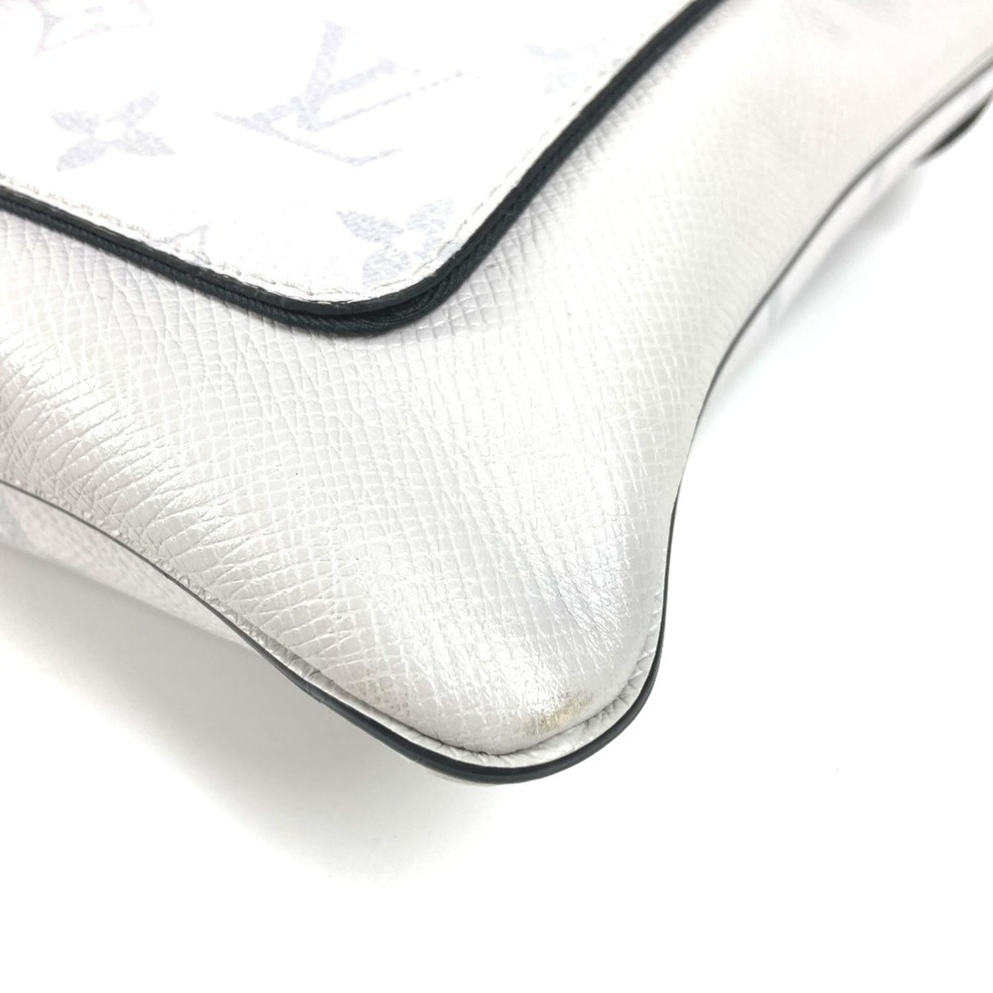 Louis Vuitton White Taigarama Shoulder Bag (Pre-Owned)