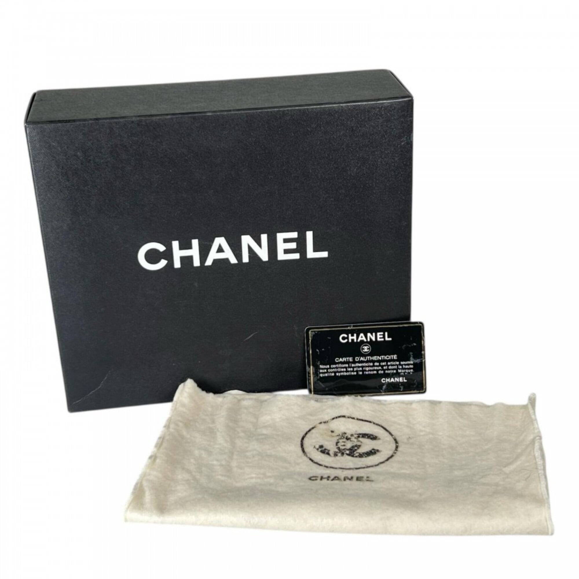 Chanel Matelasse Black Leather Shoulder Bag (Pre-Owned)
