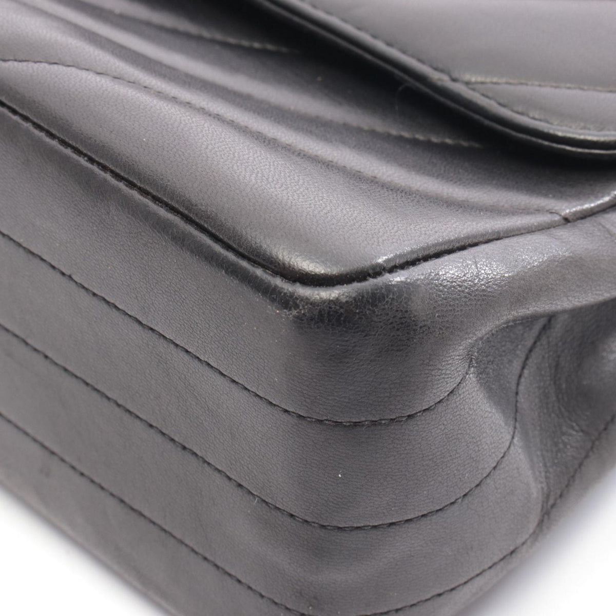 Chanel Black Leather Handbag Shoulder Bag (Pre-Owned)
