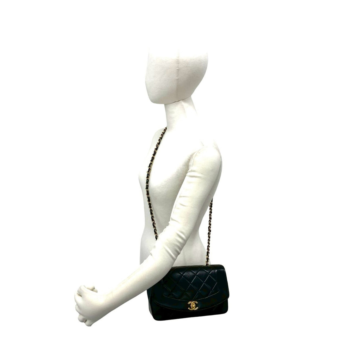 Chanel Black Leather Shoulder Bag (Pre-Owned)
