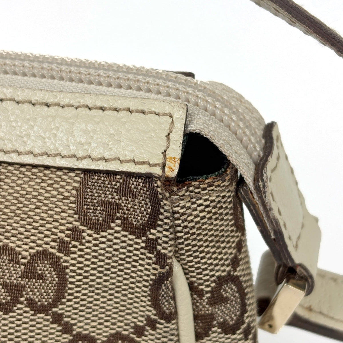 Gucci Abbey Beige Ivory Gg Canvas Leather Handbag Pouch (Pre-Owned)