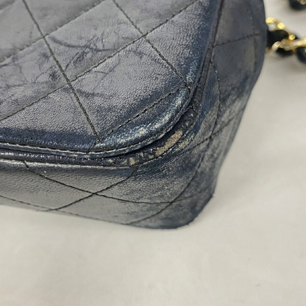 Chanel Black Leather Shoulder Bag (Pre-Owned)