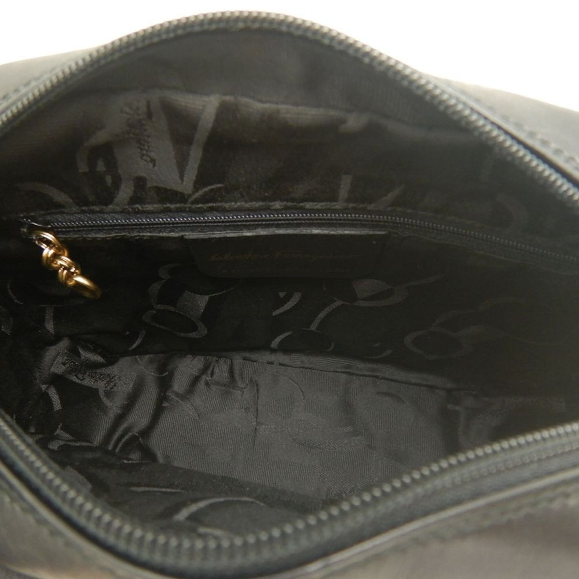 Salvatore Ferragamo Vara Black Leather Shoulder Bag (Pre-Owned)