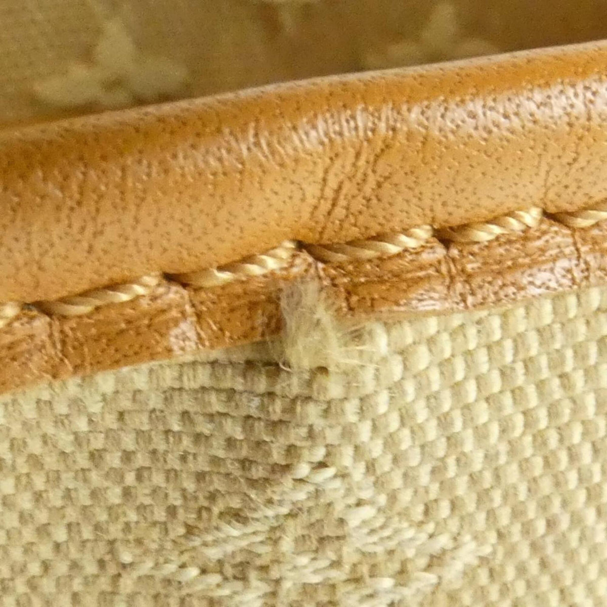 Louis Vuitton Beige Canvas Shoulder Bag (Pre-Owned)