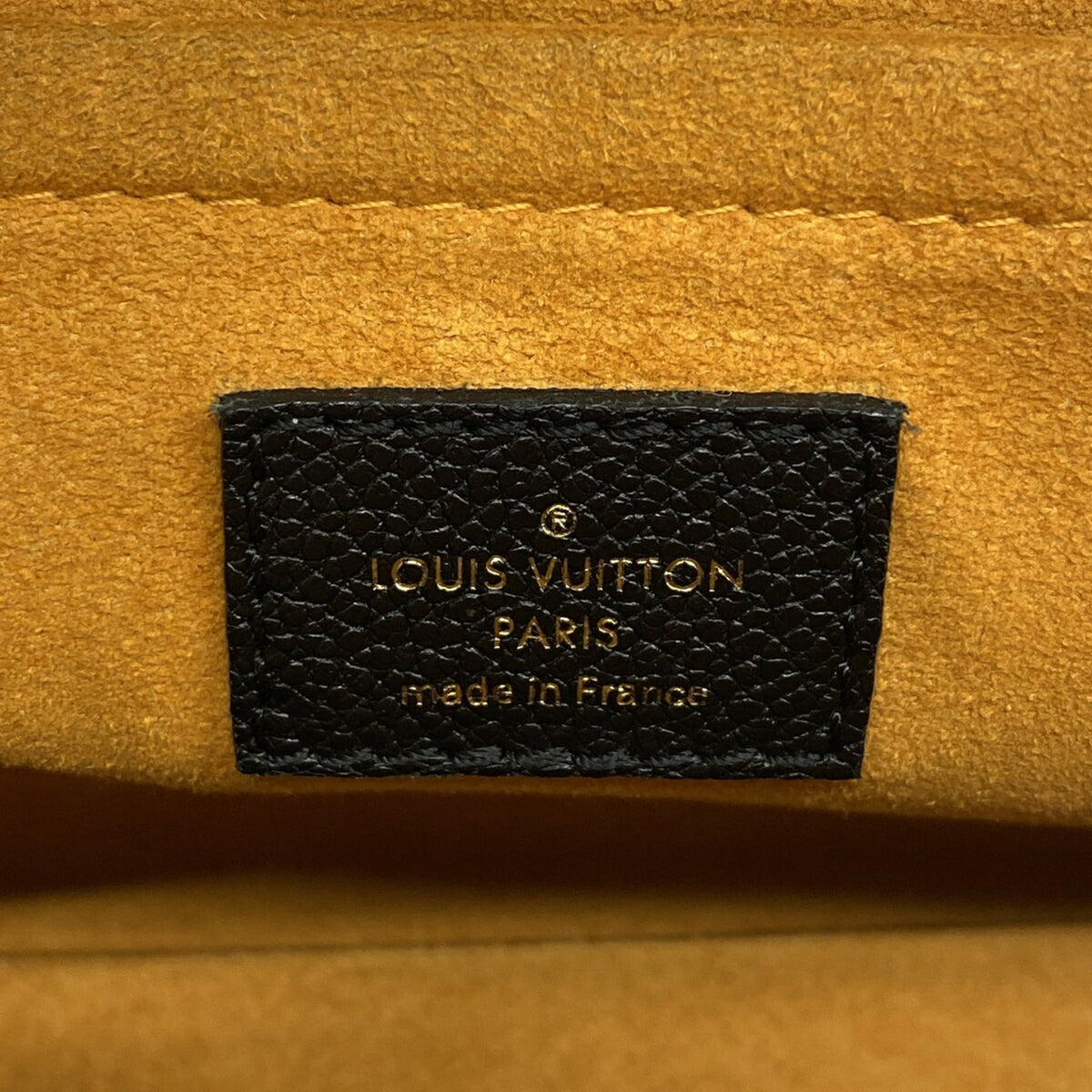 Louis Vuitton Noir Handbag (Pre-Owned)